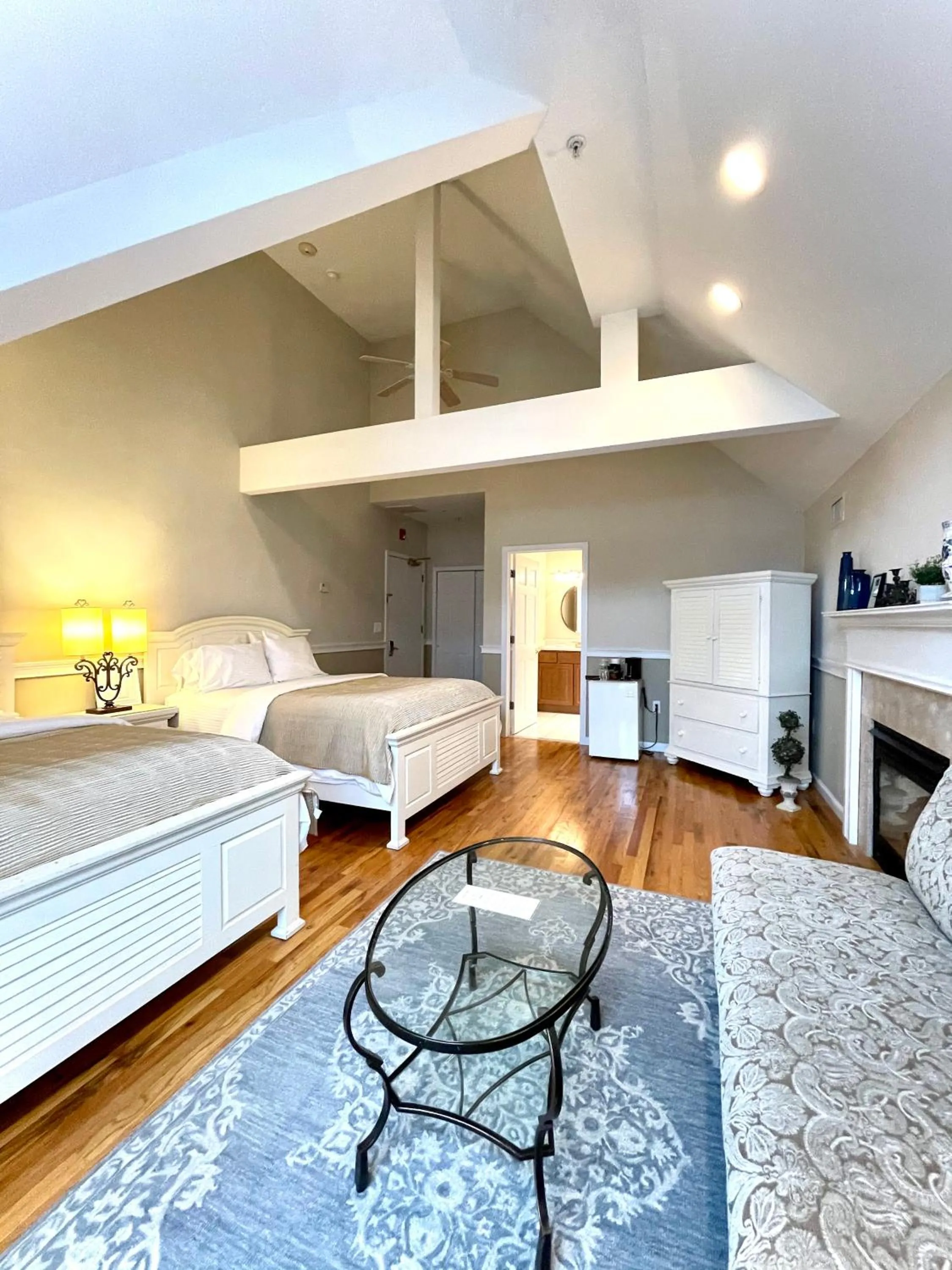 Bed in Inn on Main Hotel