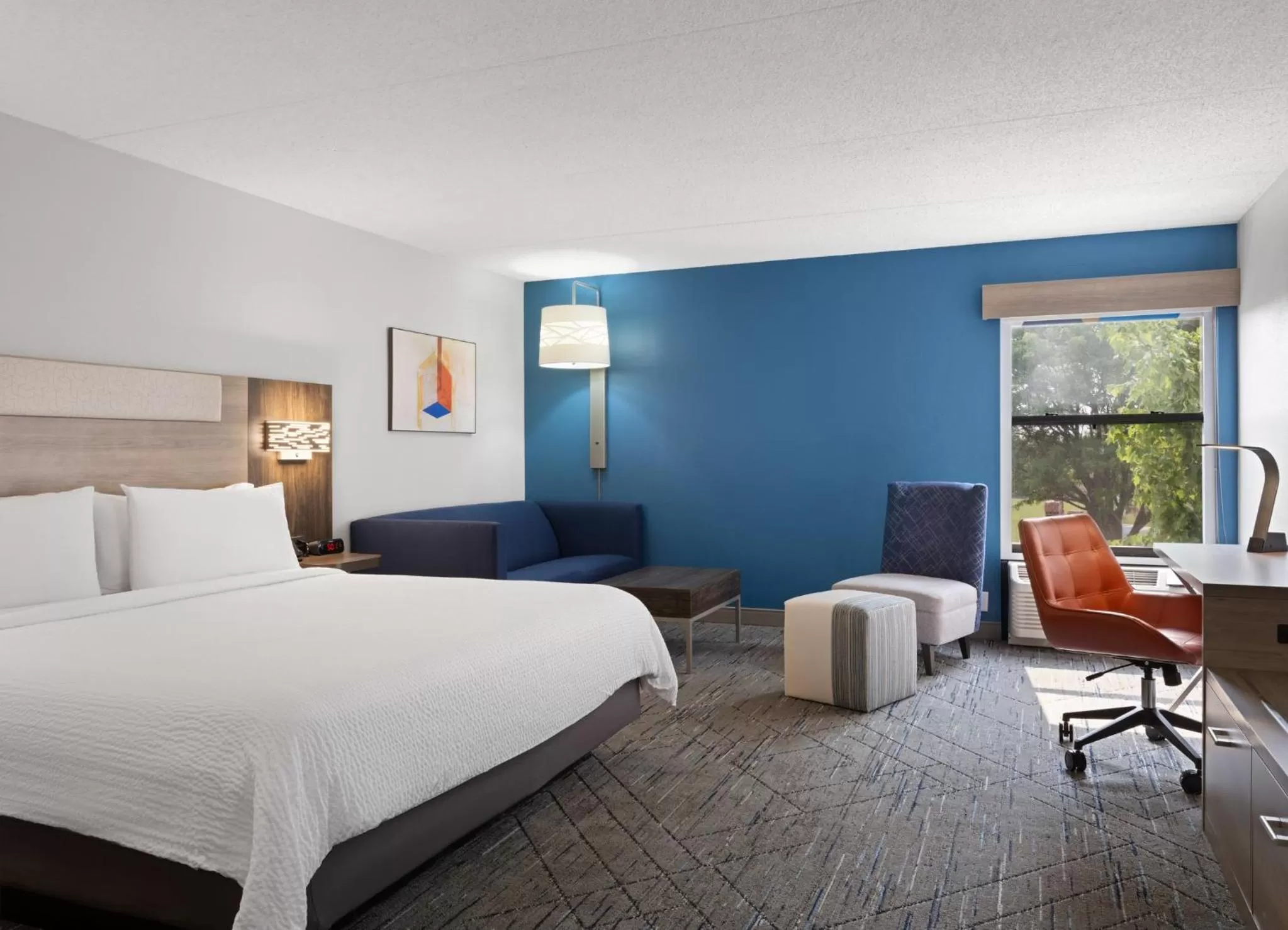 Photo of the whole room, Bed in Holiday Inn Express Indianapolis Airport by IHG