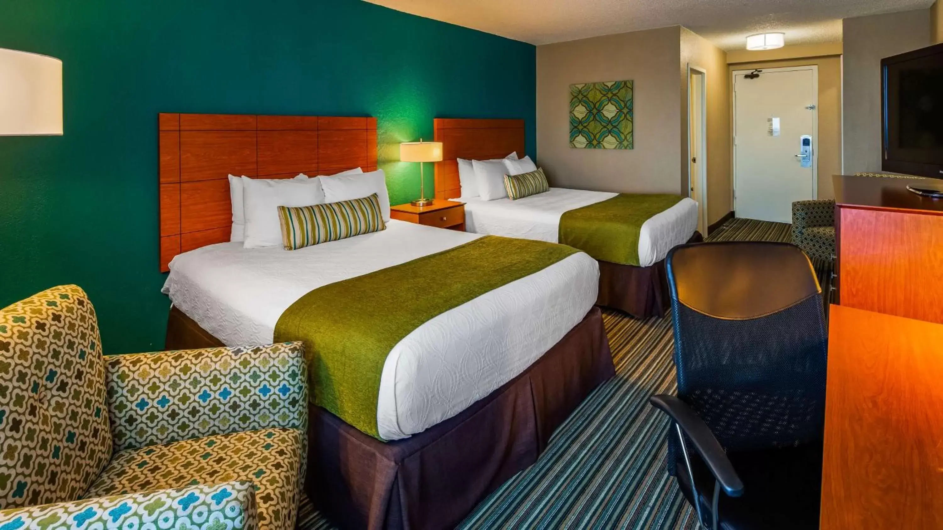 Queen Room with Two Queen Beds with Bay View in Best Western On The Bay Inn & Marina Queen Room with Two Queen Beds with Bay View in Best Western On The Bay Inn & Marina