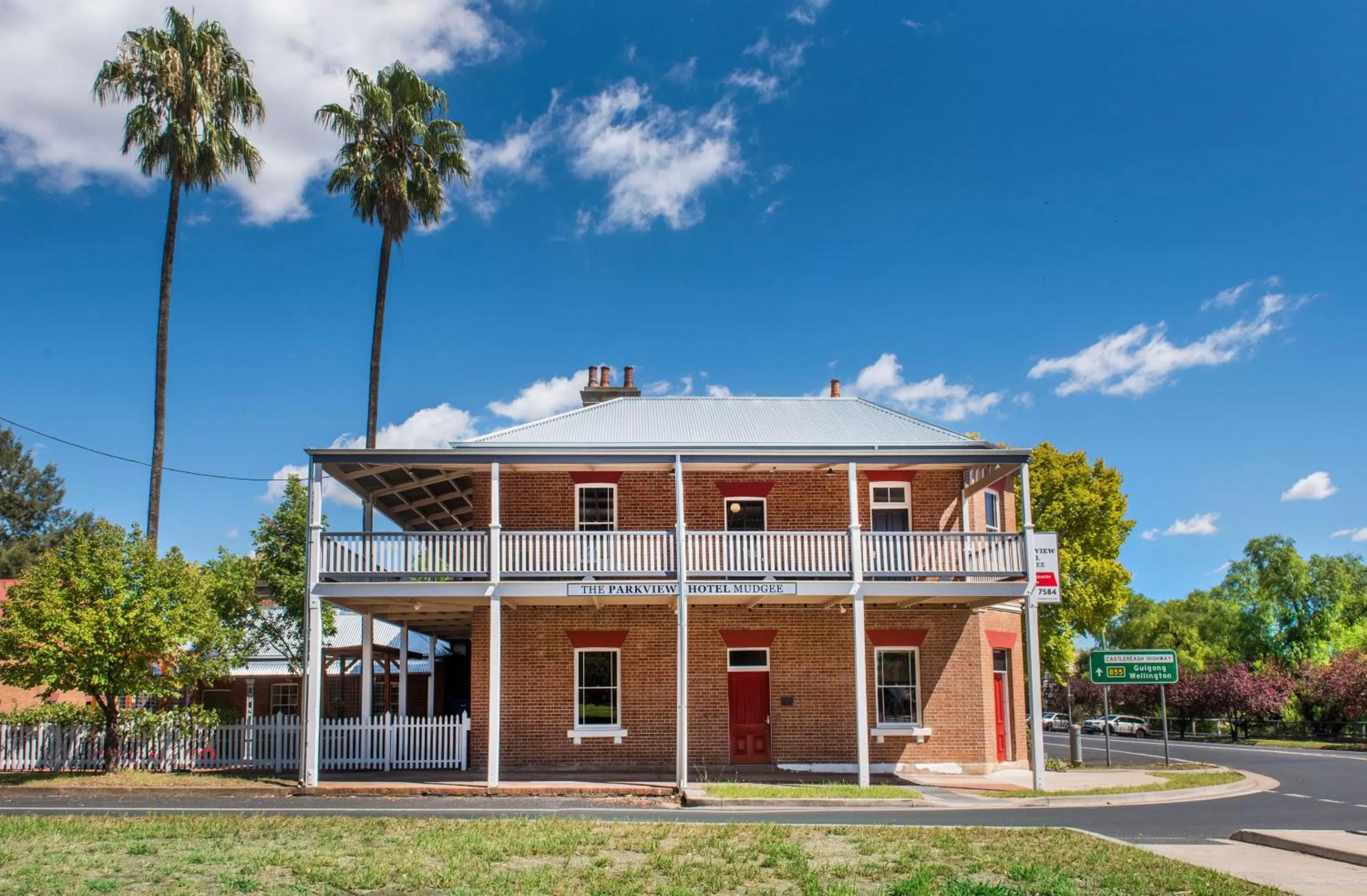 Property building in The Parkview Hotel Mudgee