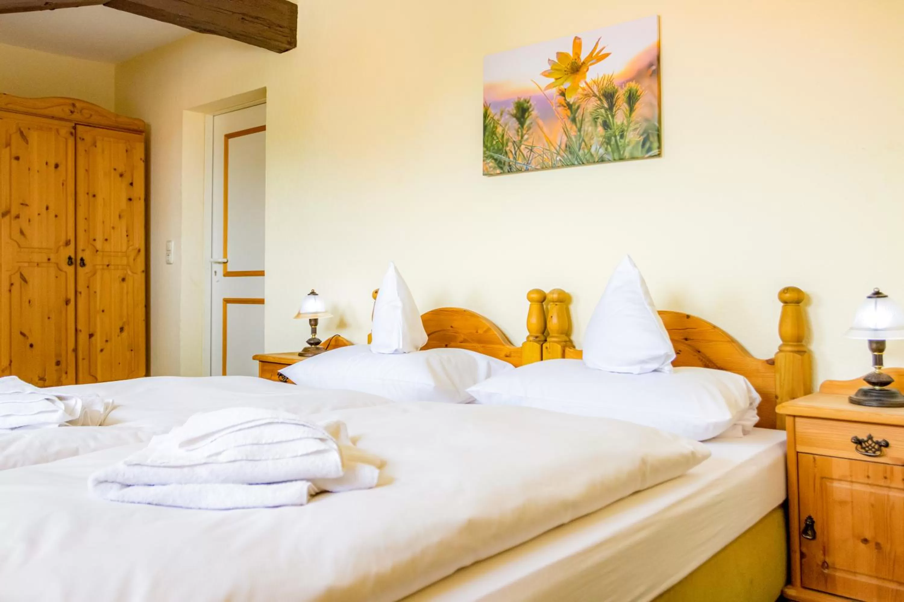 Photo of the whole room, Bed in Hotel & Restaurant Brauner Hirsch Osterwieck