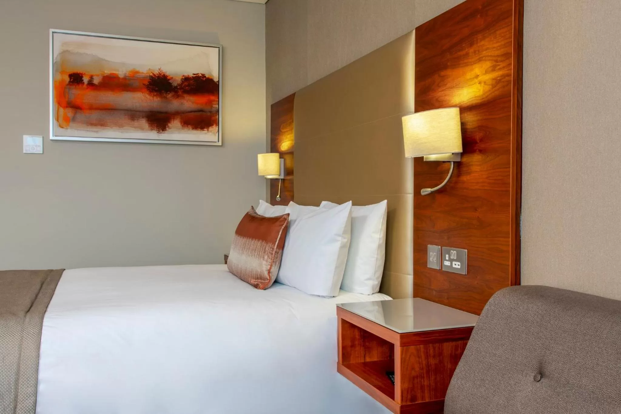 Photo of the whole room, Bed in Crowne Plaza London - Docklands by IHG