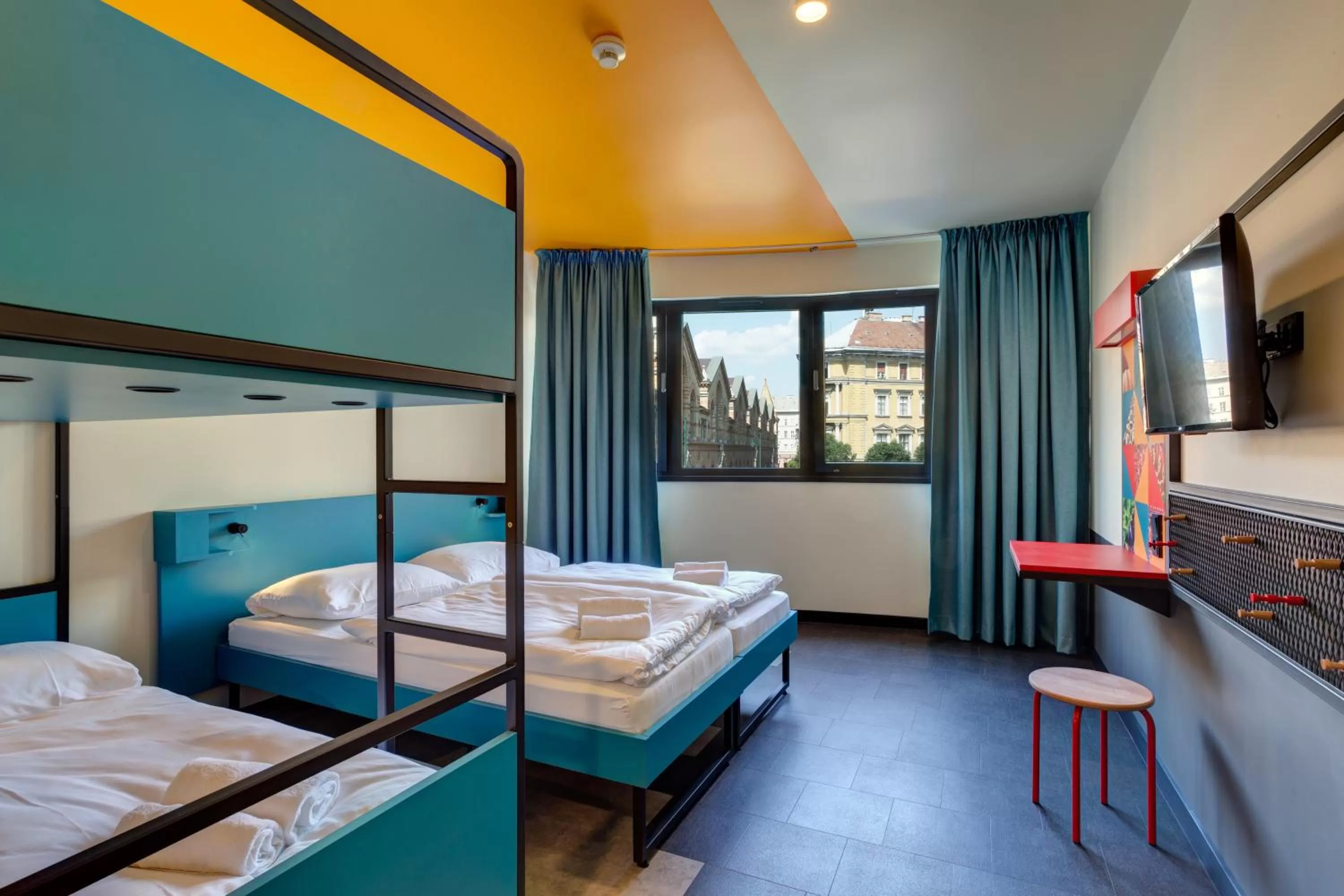 Photo of the whole room in MEININGER Budapest Great Market Hall