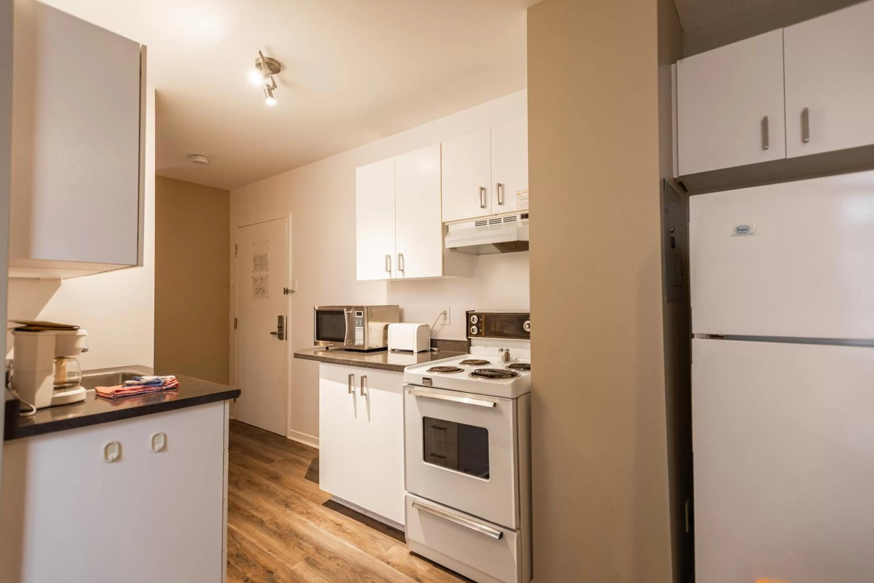 Kitchen or kitchenette in Hotel le Roberval