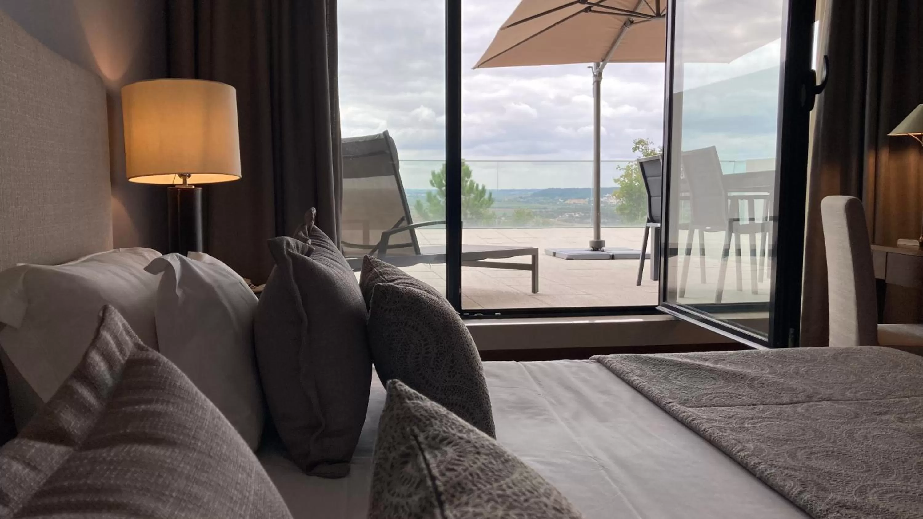 View (from property/room), Bed in Verdi Santarém