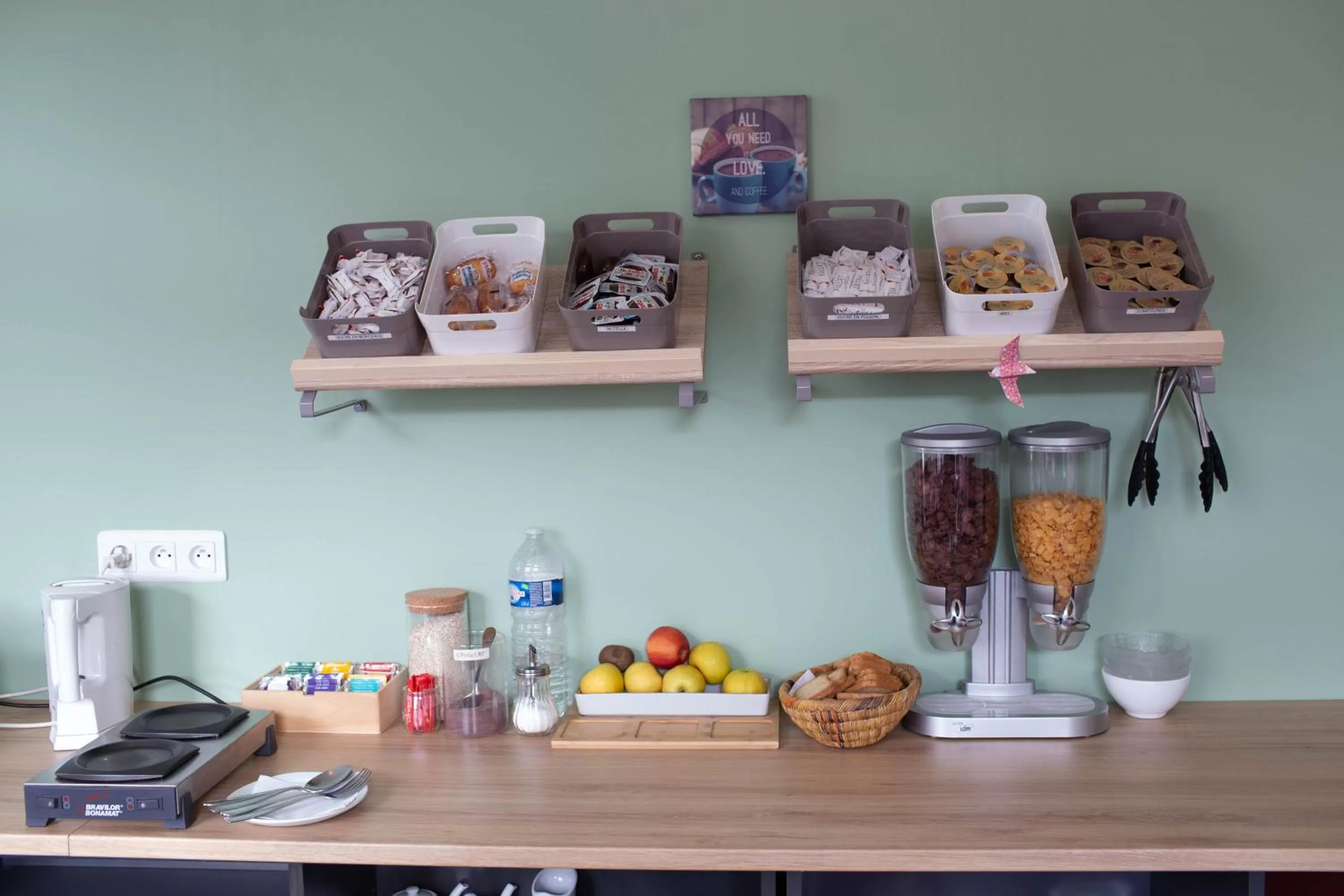 Breakfast in Contact Hôtel du Champ de Mars de Saint-Brieuc