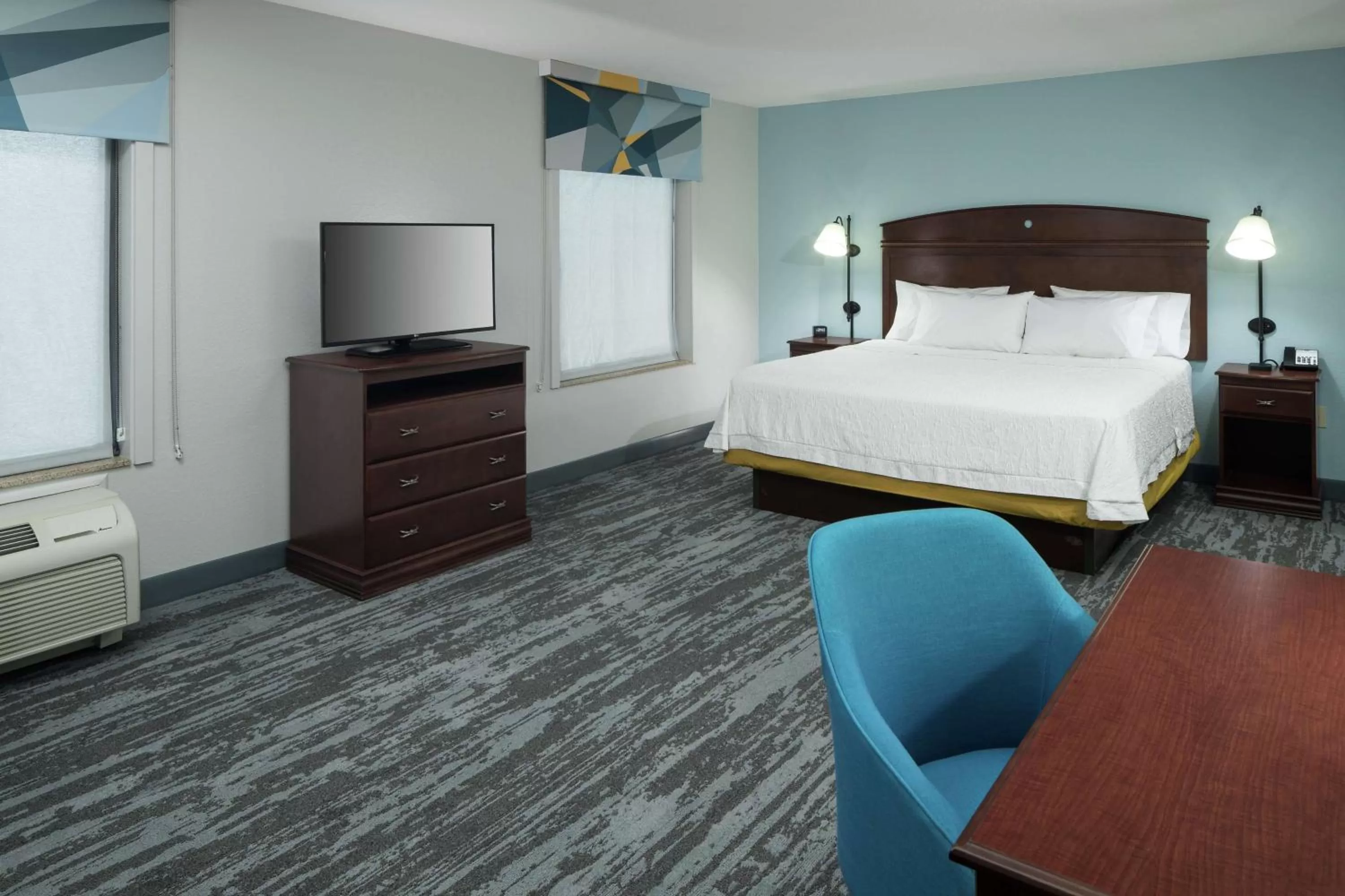 Bedroom, Bed in Hampton Inn & Suites Rochester-North