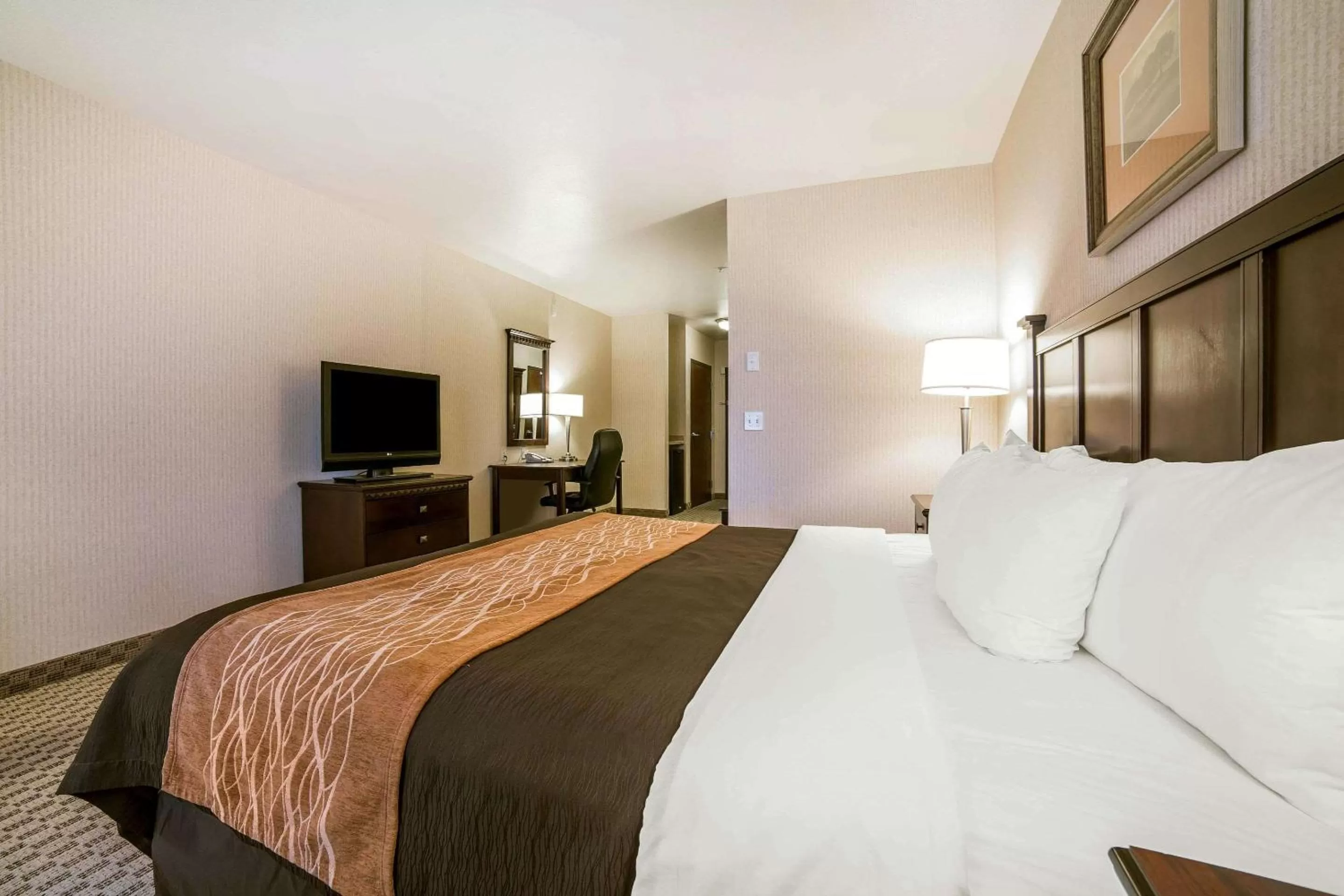 Photo of the whole room, Bed in Comfort Inn & Suites Henderson - Las Vegas