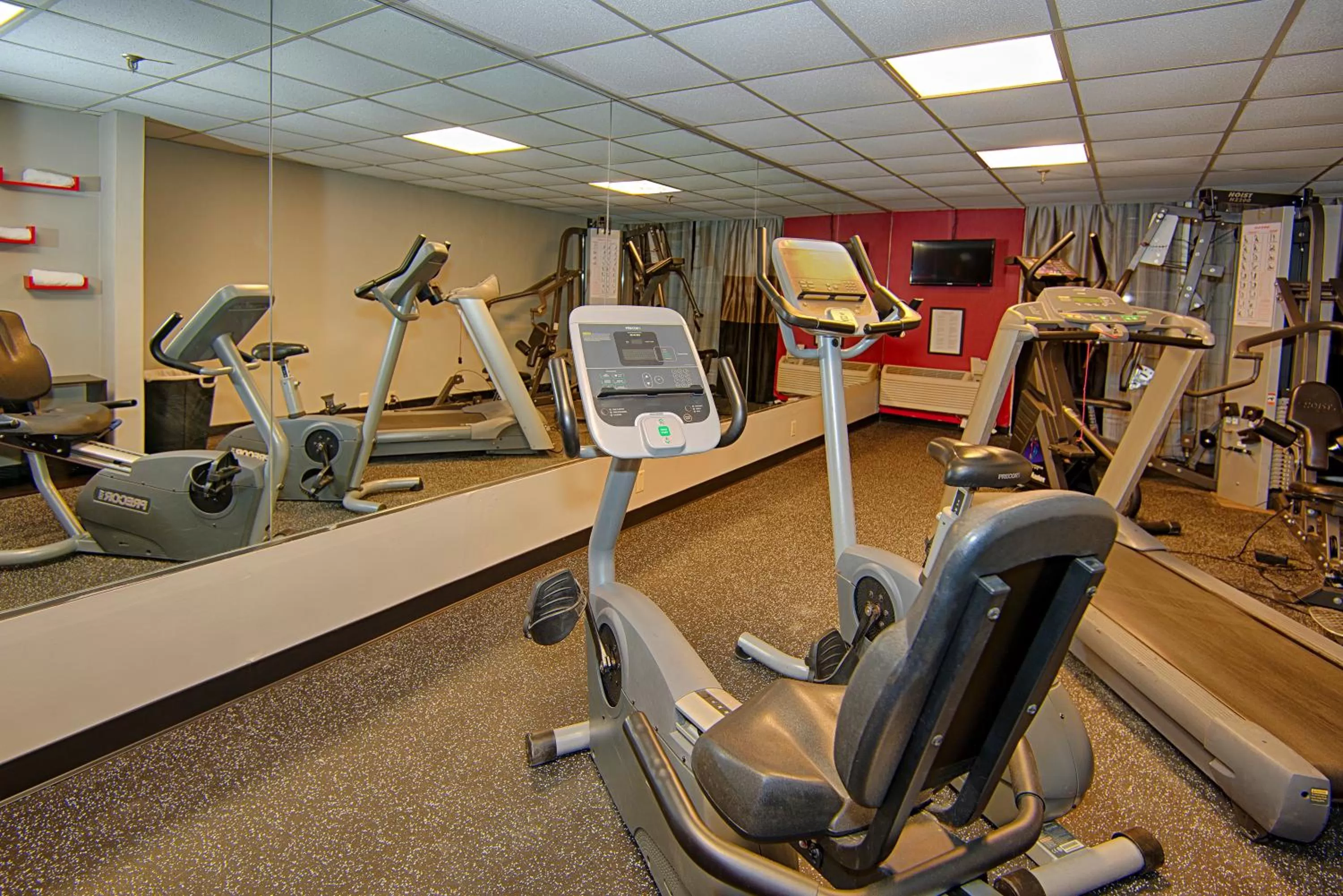 Fitness centre/facilities in Ramada by Wyndham Metairie New Orleans Airport
