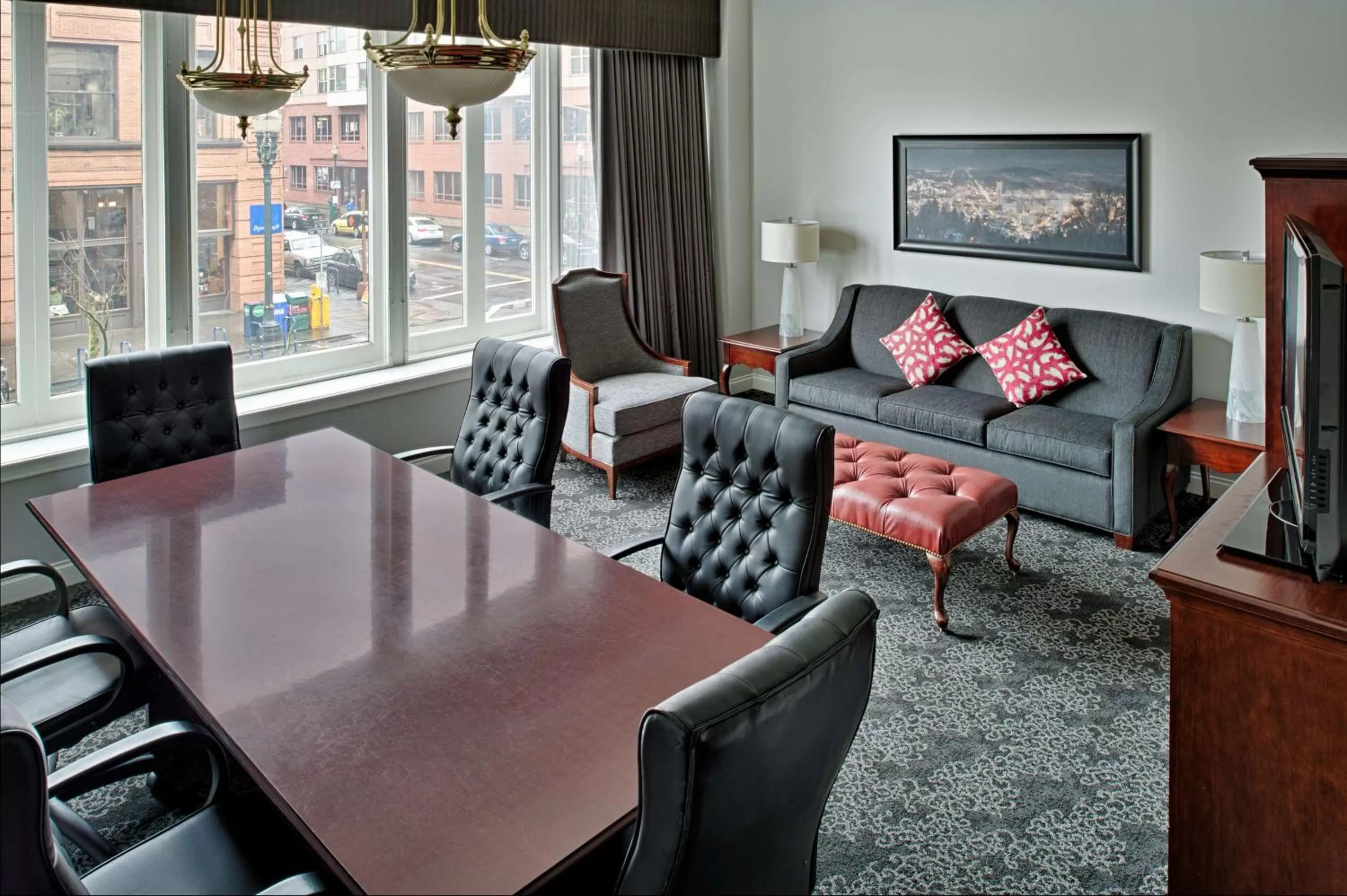 Living room in Embassy Suites by Hilton Portland Downtown