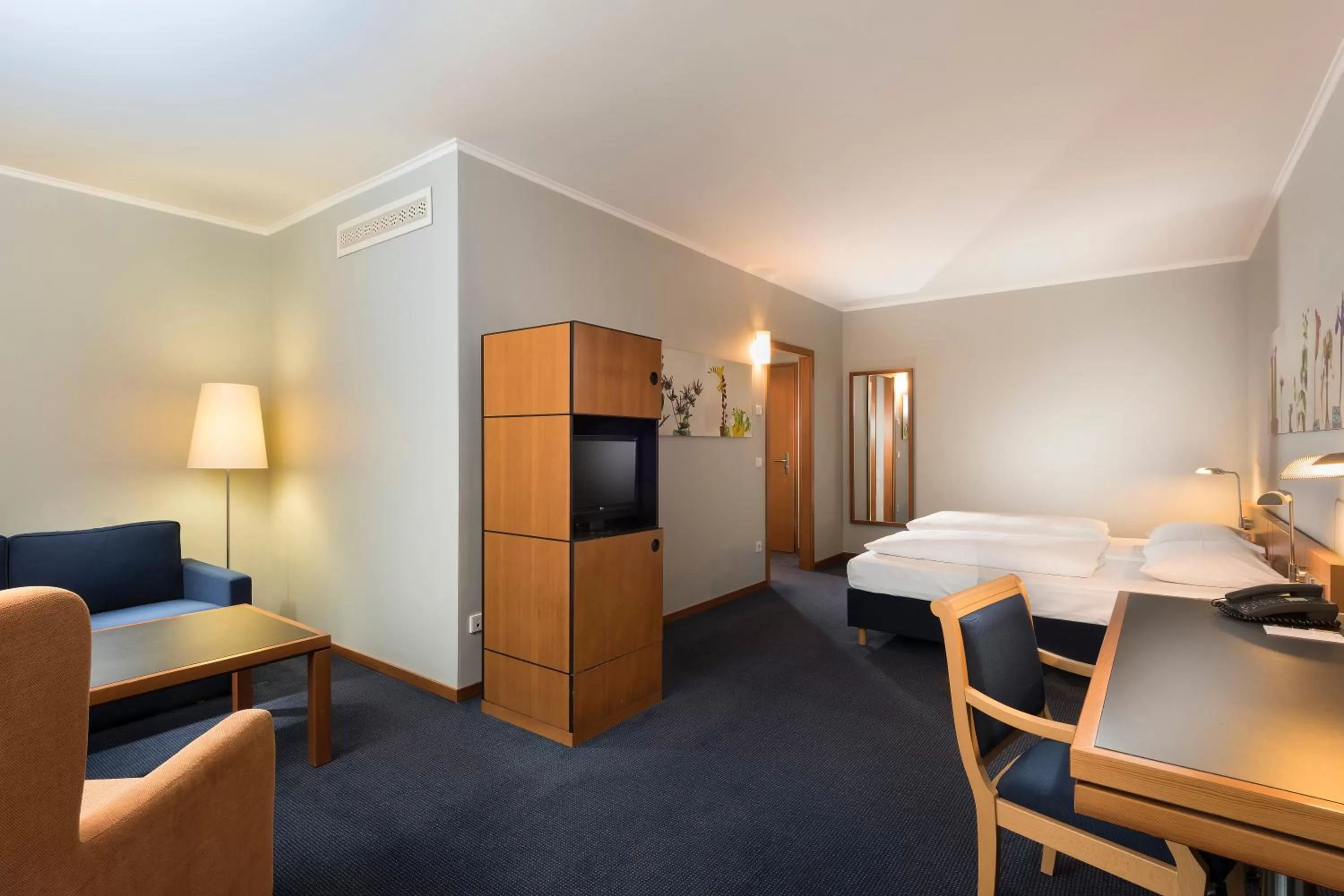 Photo of the whole room, Bed in Seminaris Avendi Hotel Potsdam