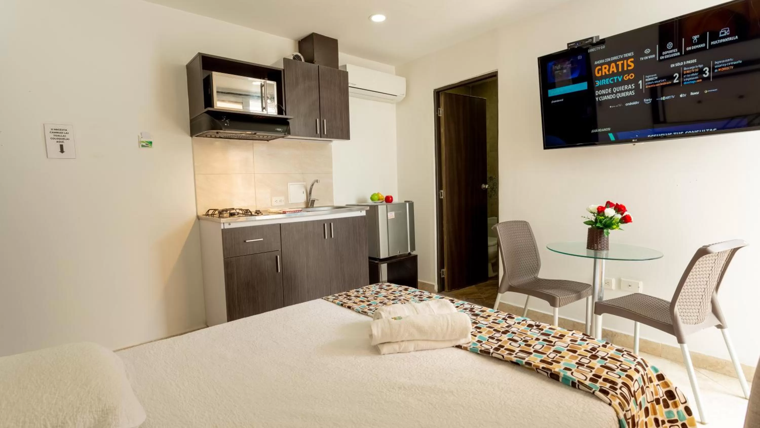 Kitchen or kitchenette, Bed in Hollywood Beach Suite