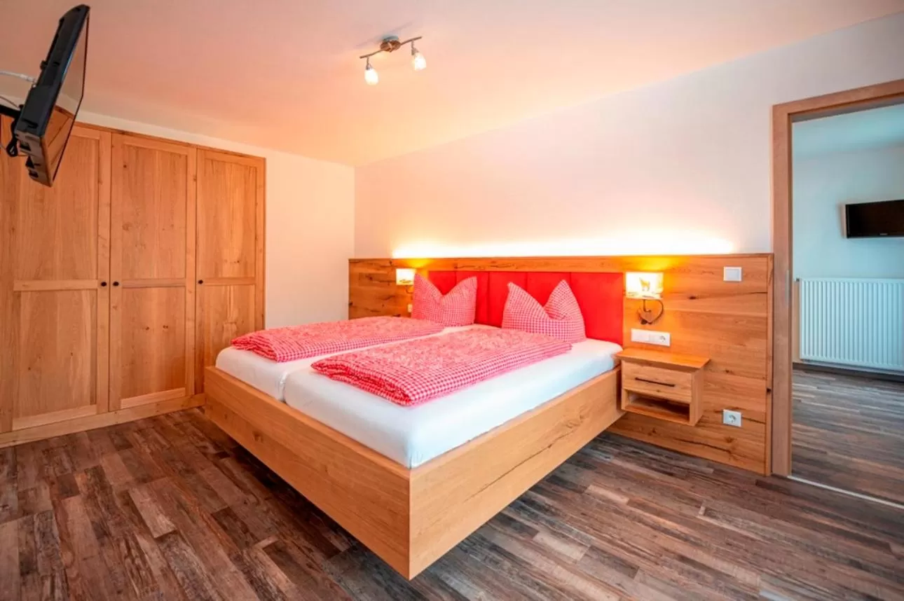 Bed in Pension Unterstein