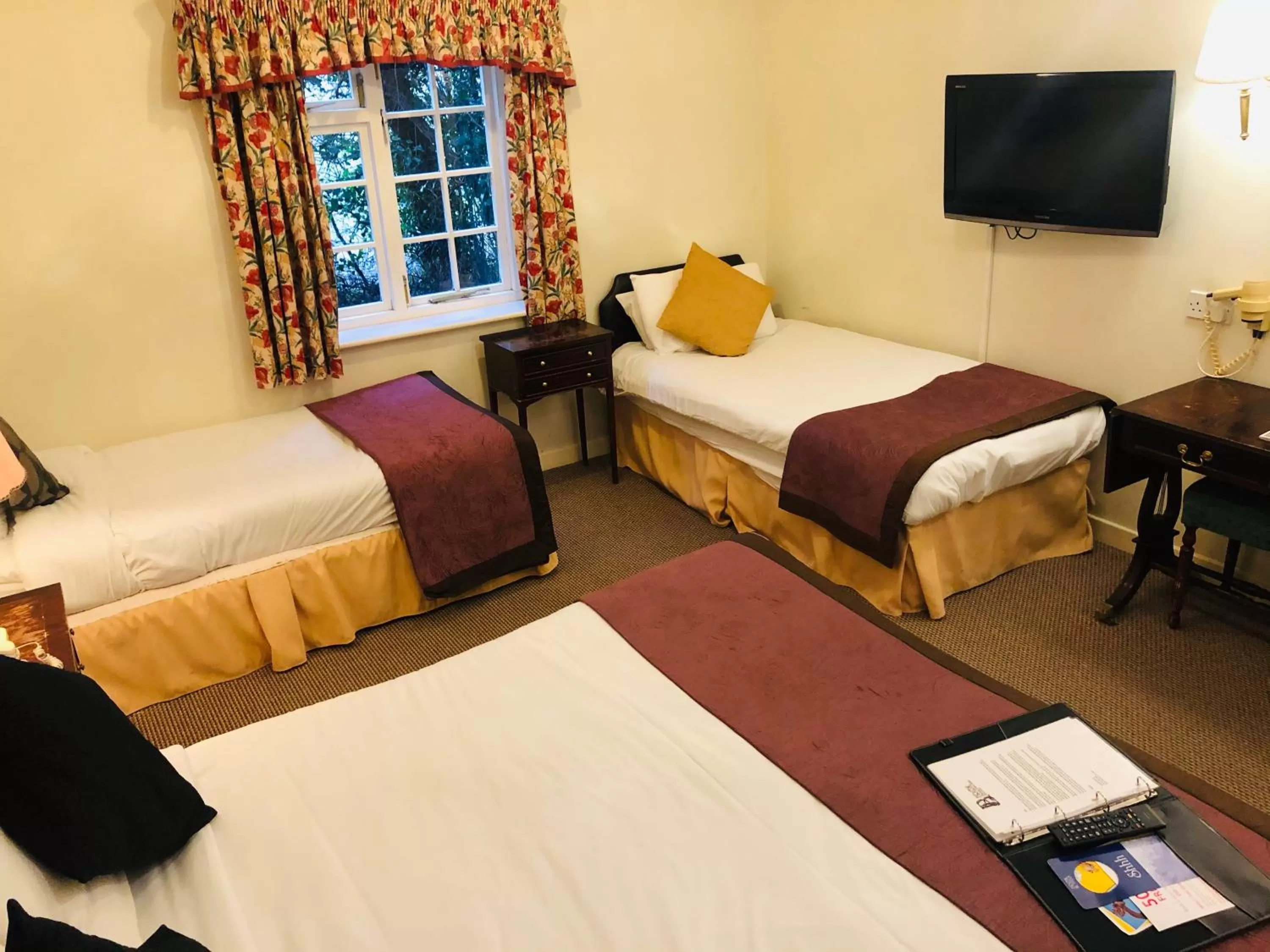 Photo of the whole room, Bed in Marston Farm Hotel