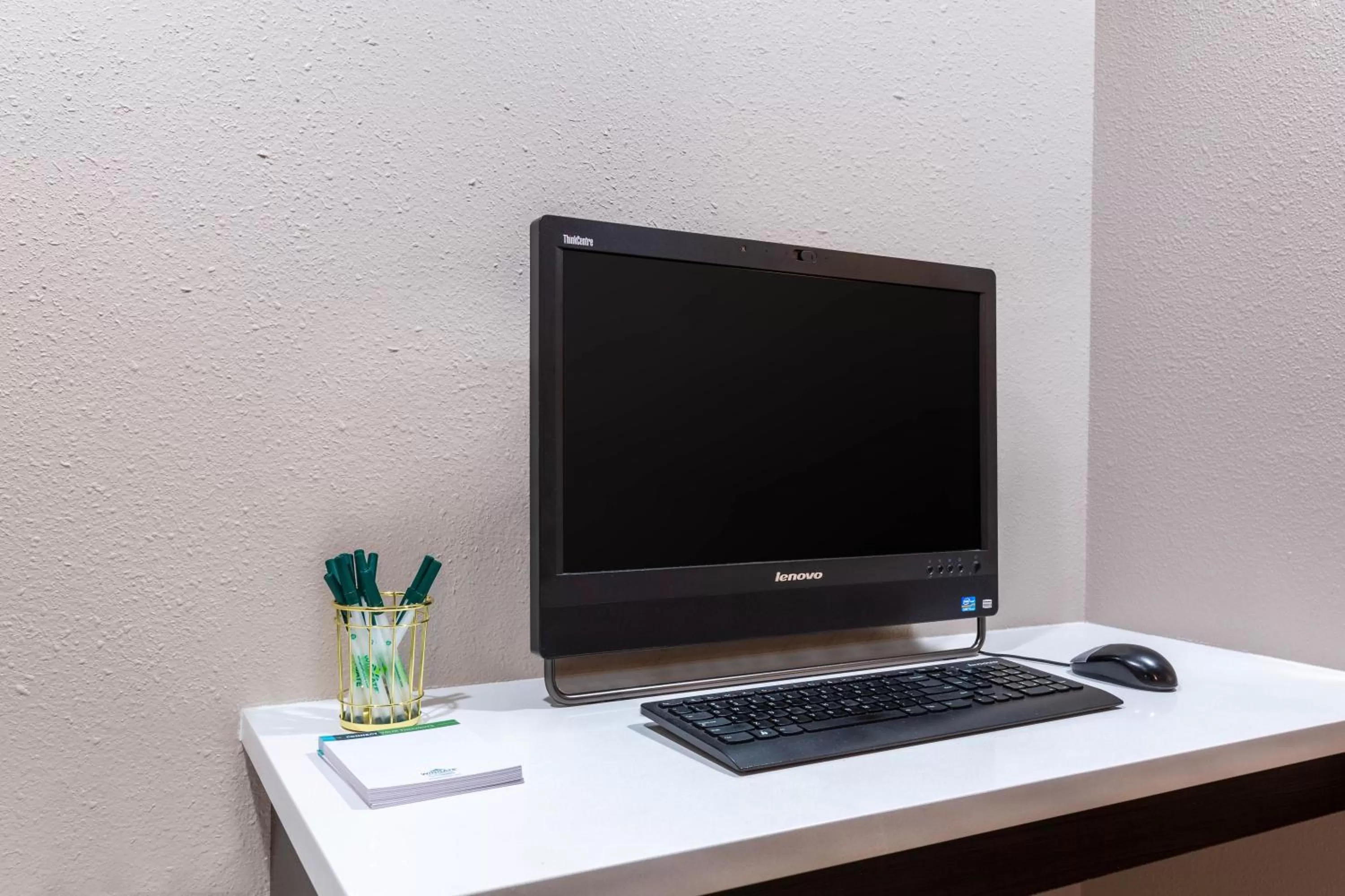 Communal lounge/ TV room in Wingate by Wyndham Wisconsin Dells Waterpark