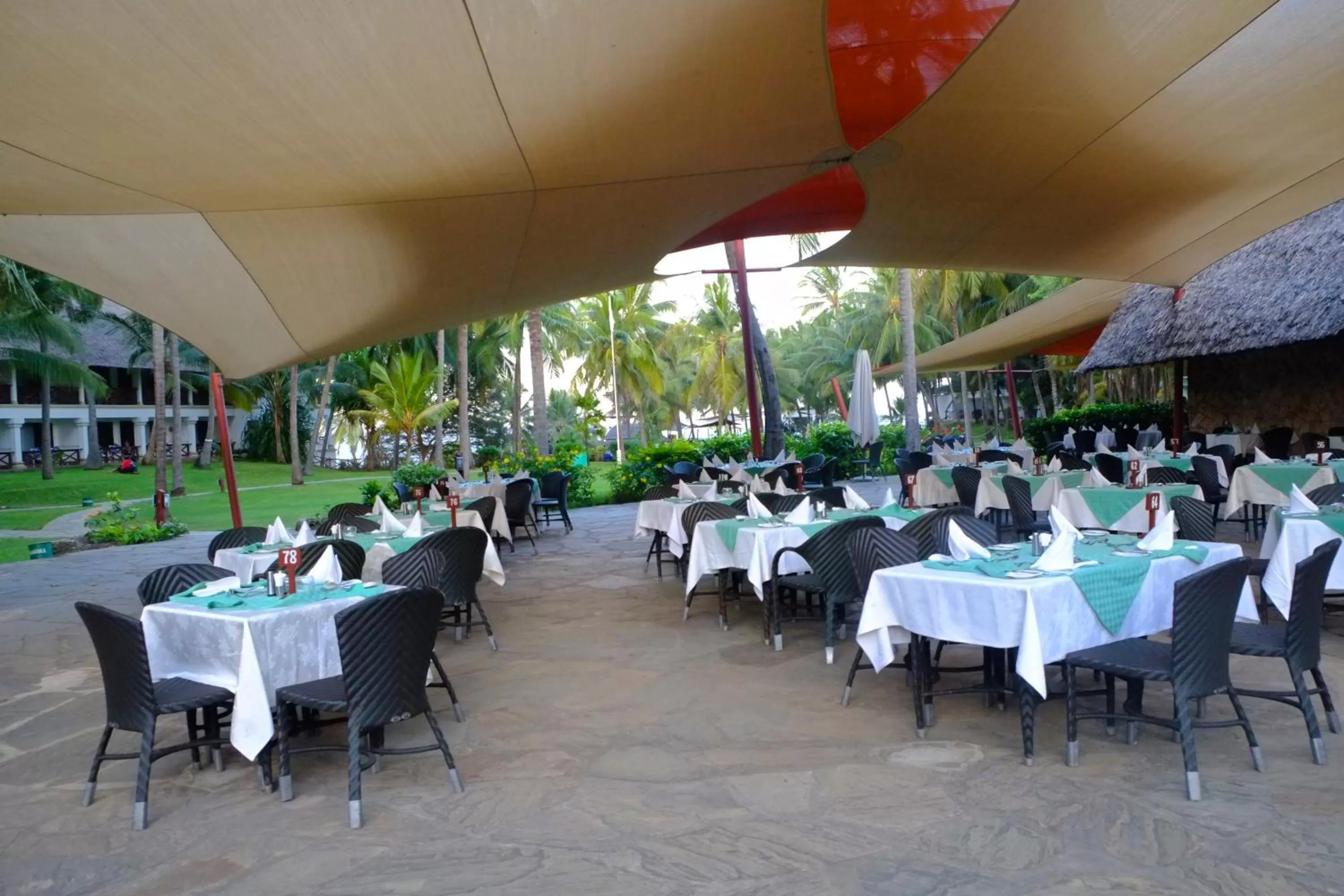 Restaurant/places to eat in Voyager Beach Resort