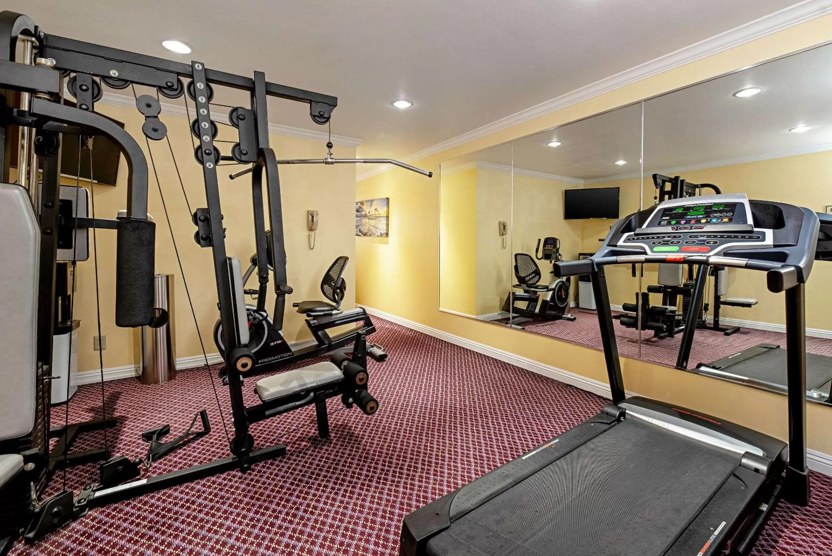 Fitness centre/facilities in Clarion Inn Silicon Valley