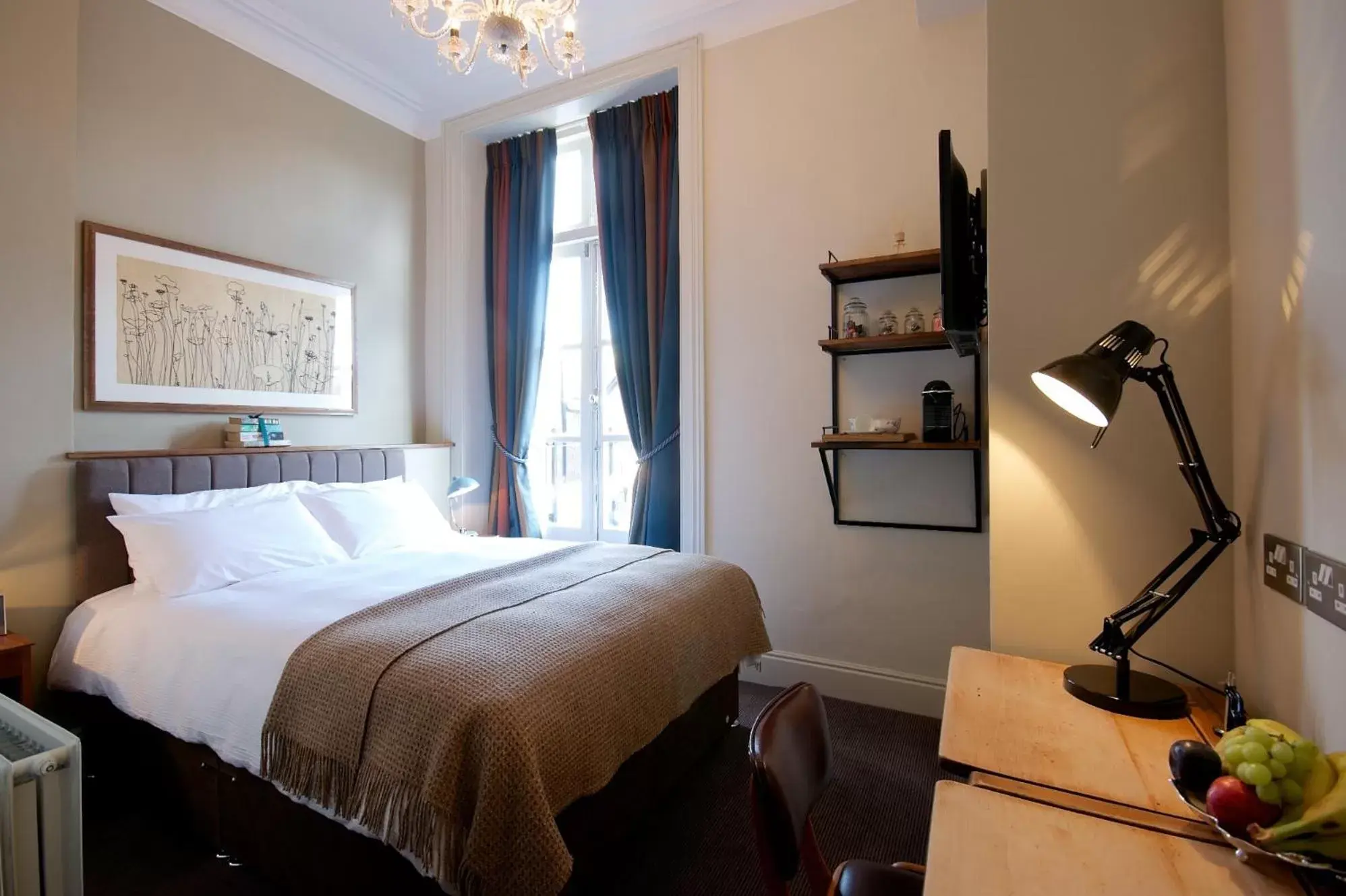 Superior Double Room in Kew Gardens Hotel Superior Double Room in Kew Gardens Hotel