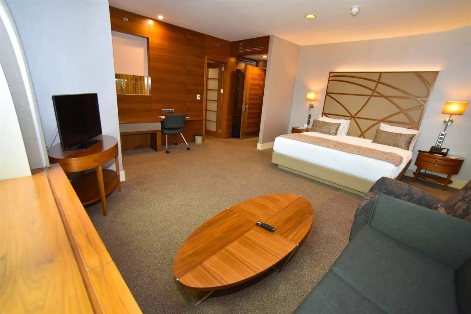 Living room, Bed in Cevahir Hotel Istanbul Asia