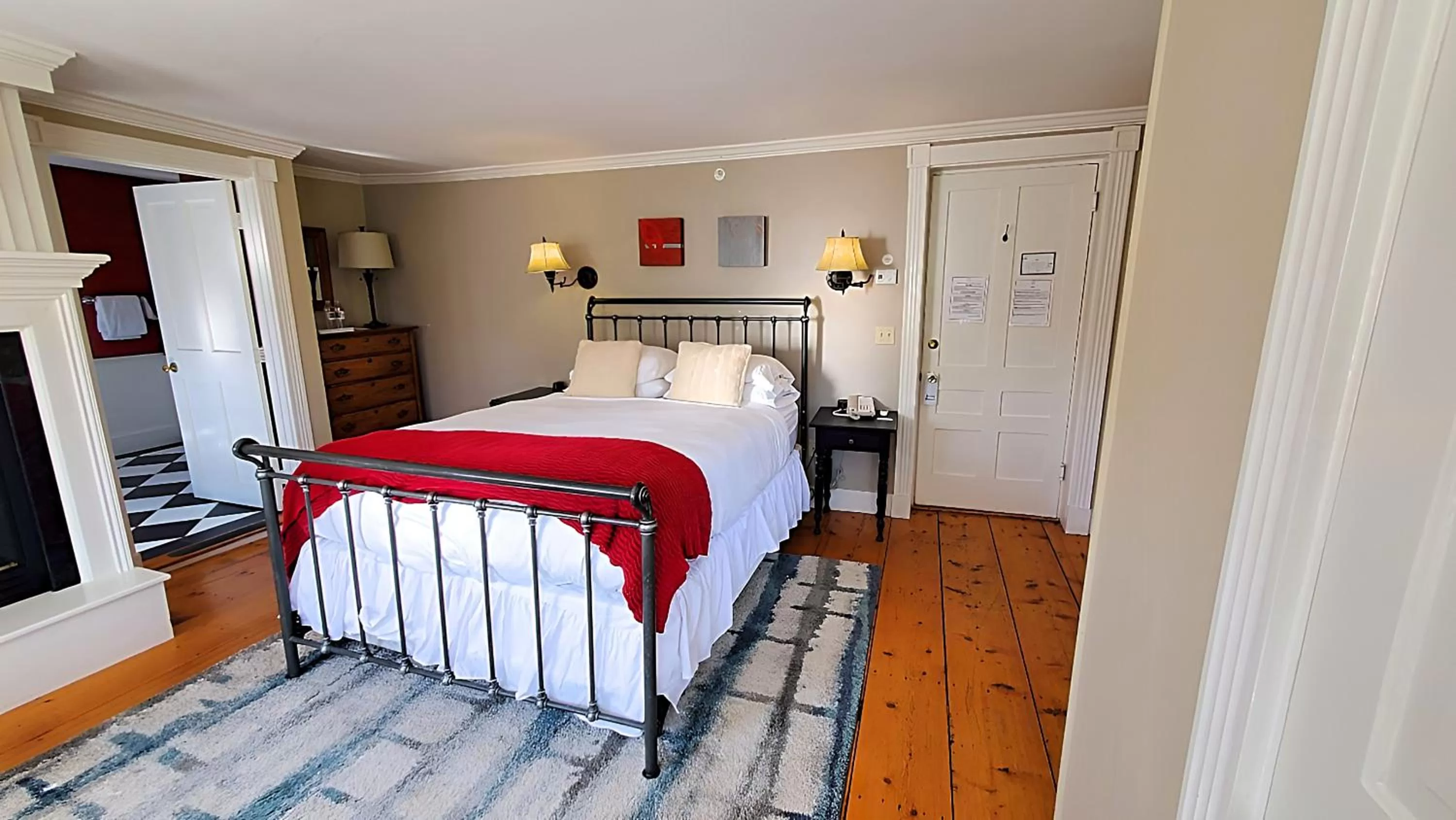 Bed in Four Columns Inn