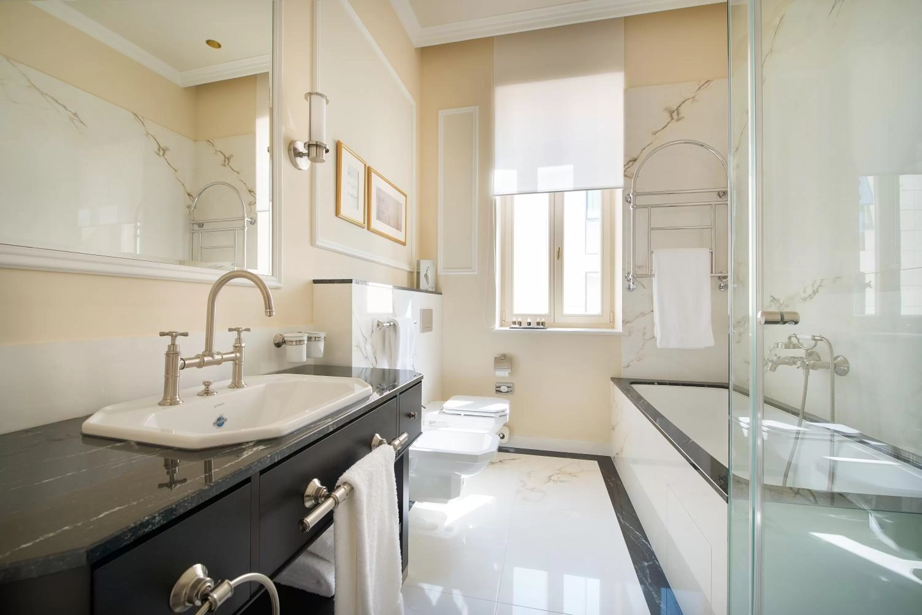 Bathroom in Wilson Palace by LOFT