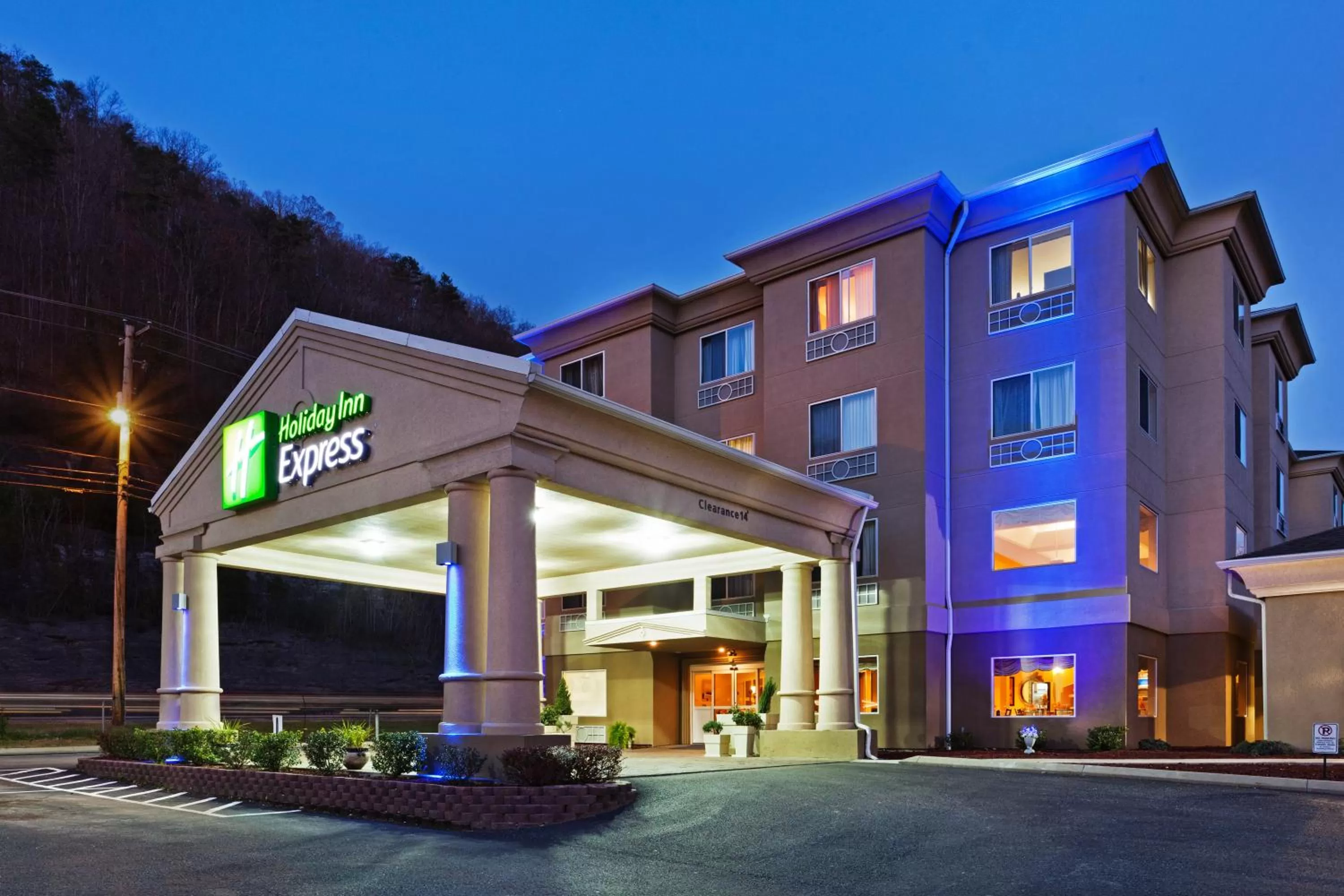 Property building in Holiday Inn Express and Suites Pikeville by IHG