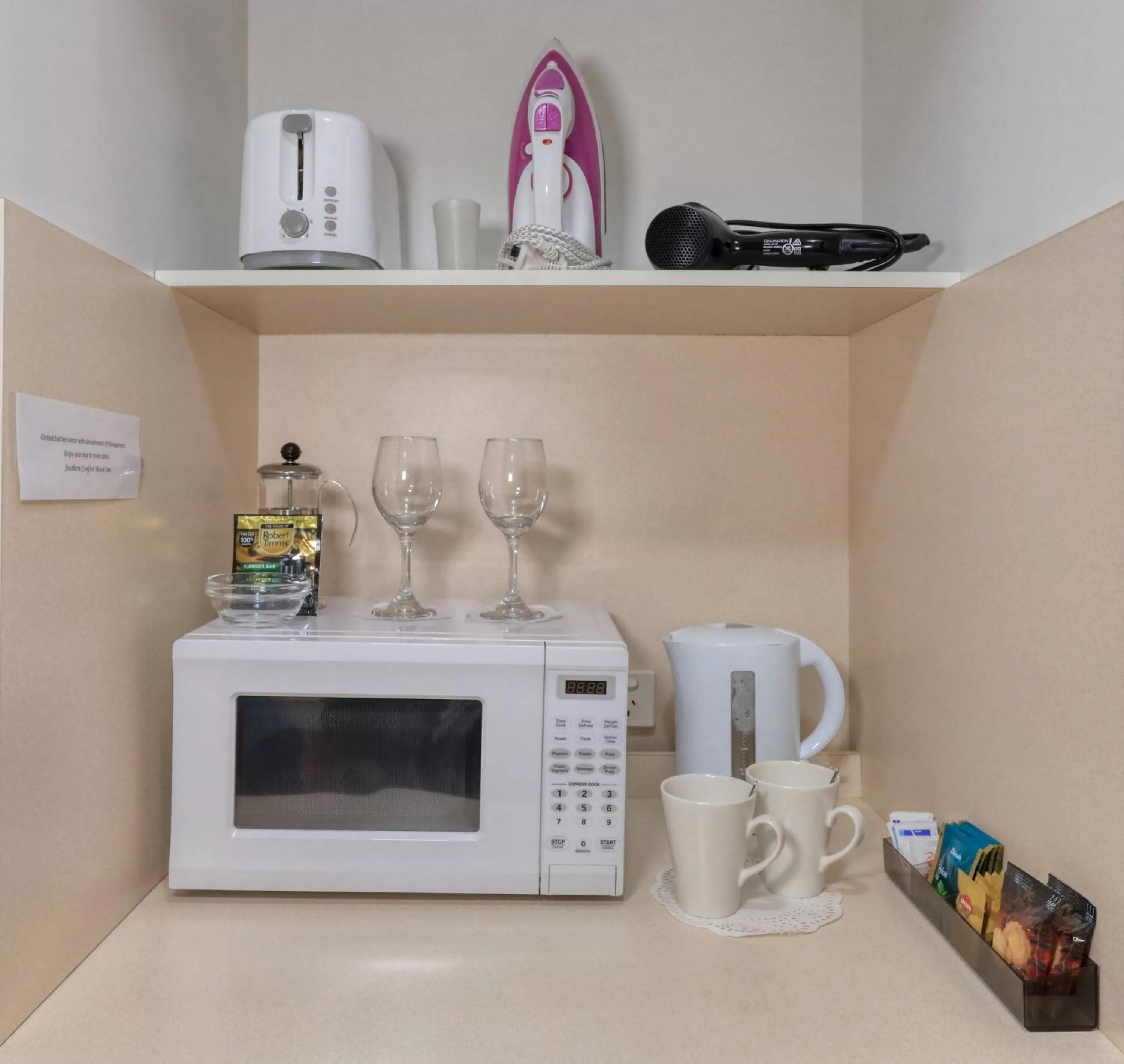 Coffee/tea facilities in Southern Comfort Motor Inn