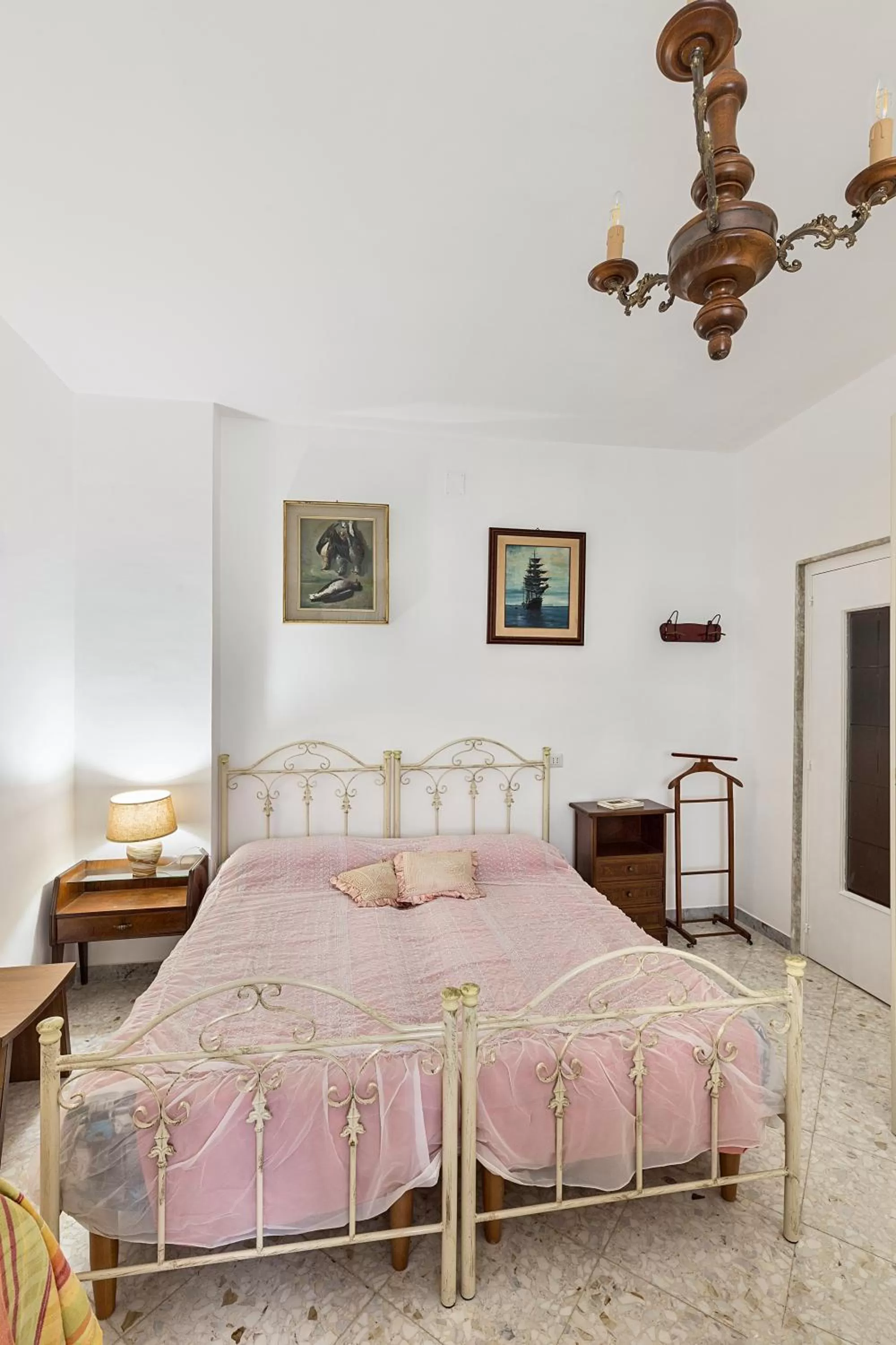 Bed in B&B Limited Edition