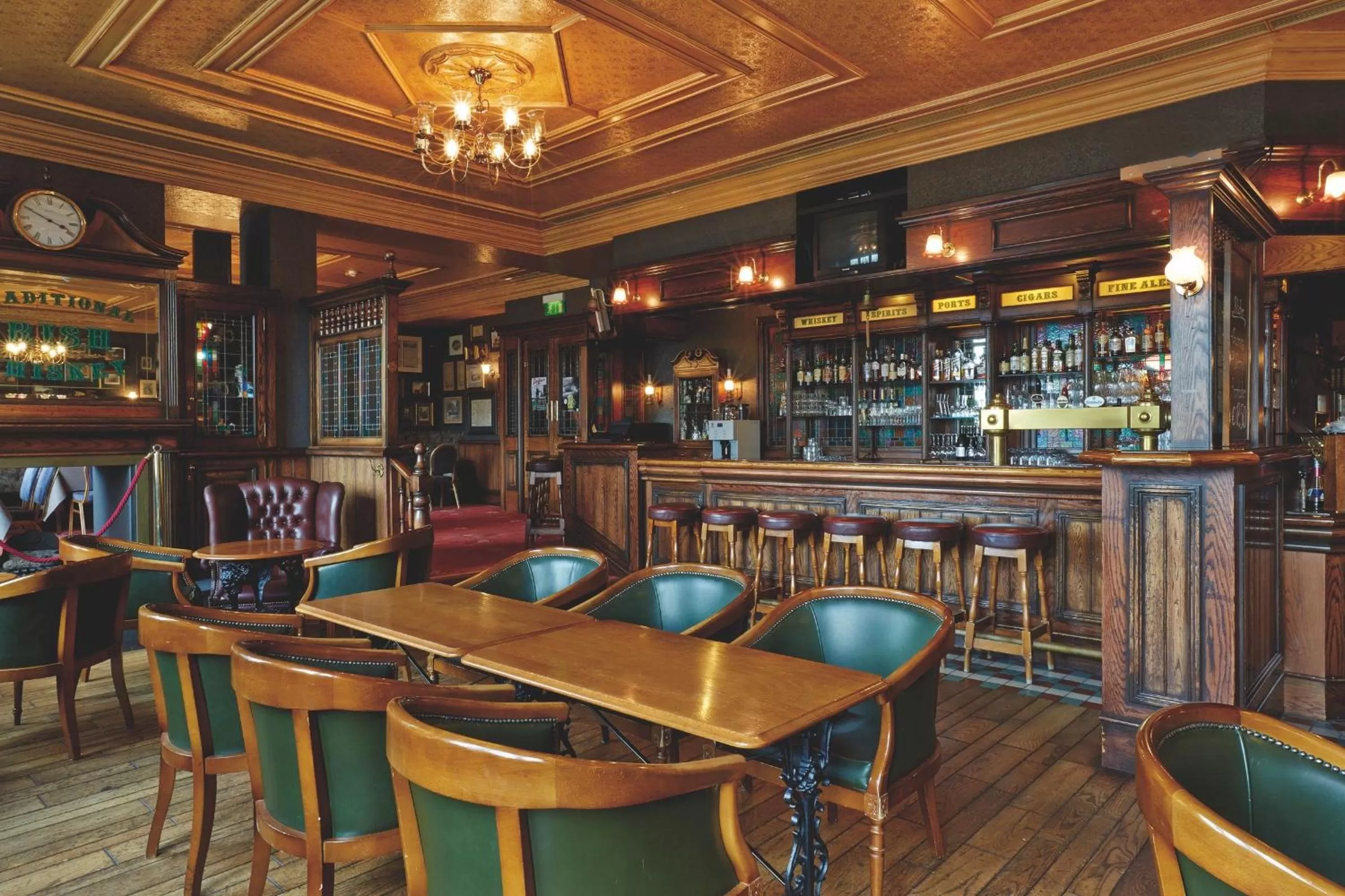 Lounge or bar in H4 Hotel Hannover Messe, Trademark Collection by Wyndham