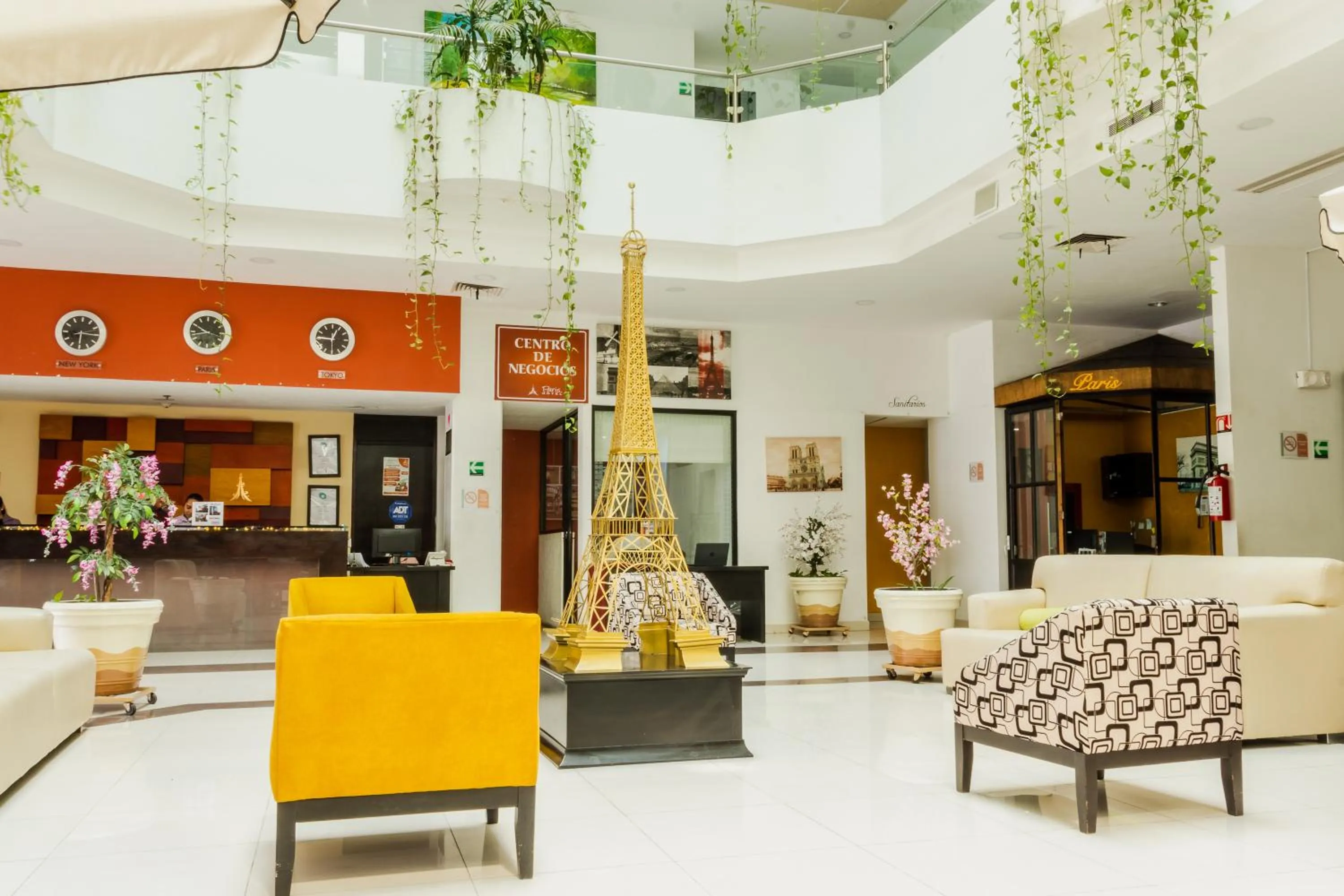 Living room in Paris FC Hotel