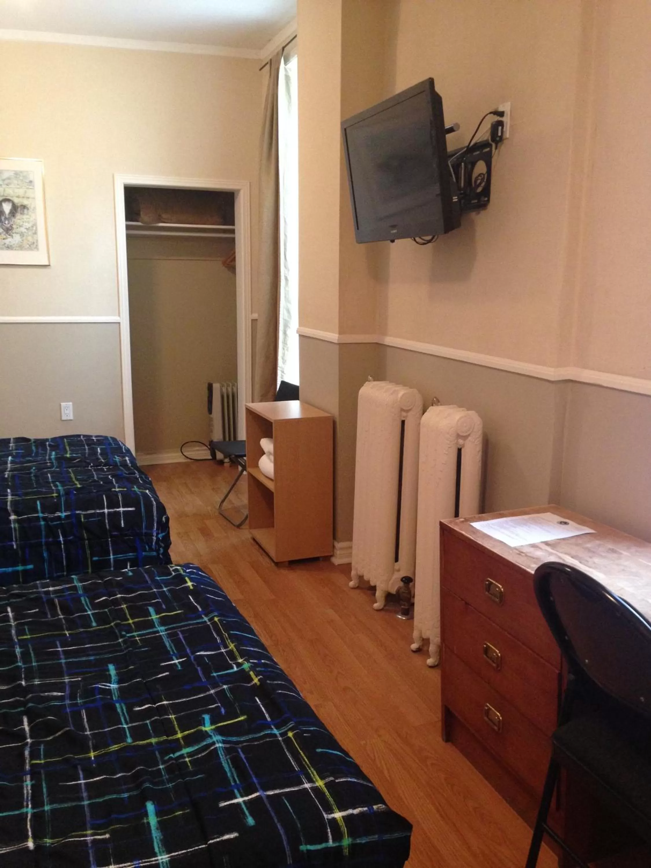 Photo of the whole room, Bed in The Rex Hotel Jazz & Blues Bar