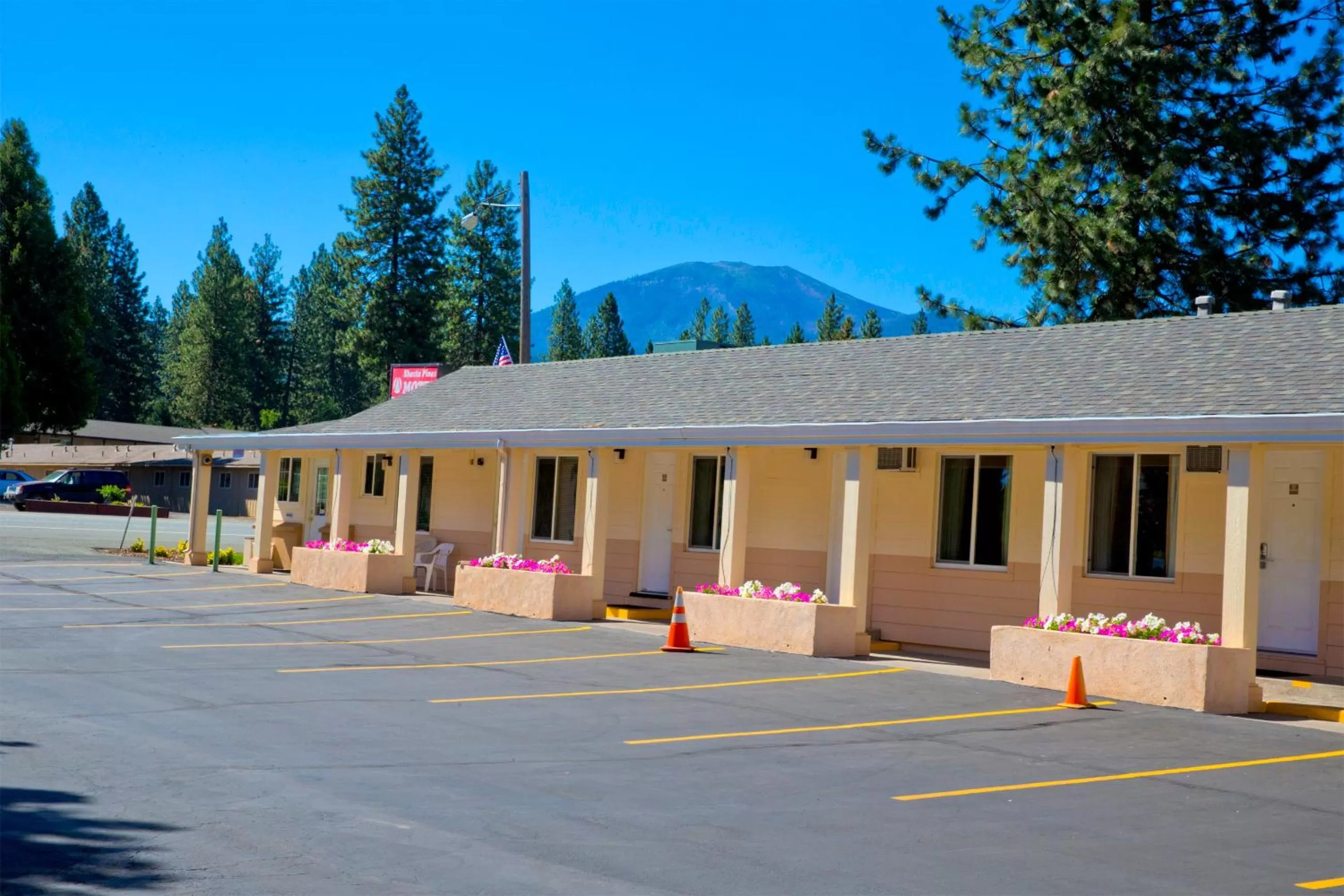 Day in Shasta Pines Motel & Suites