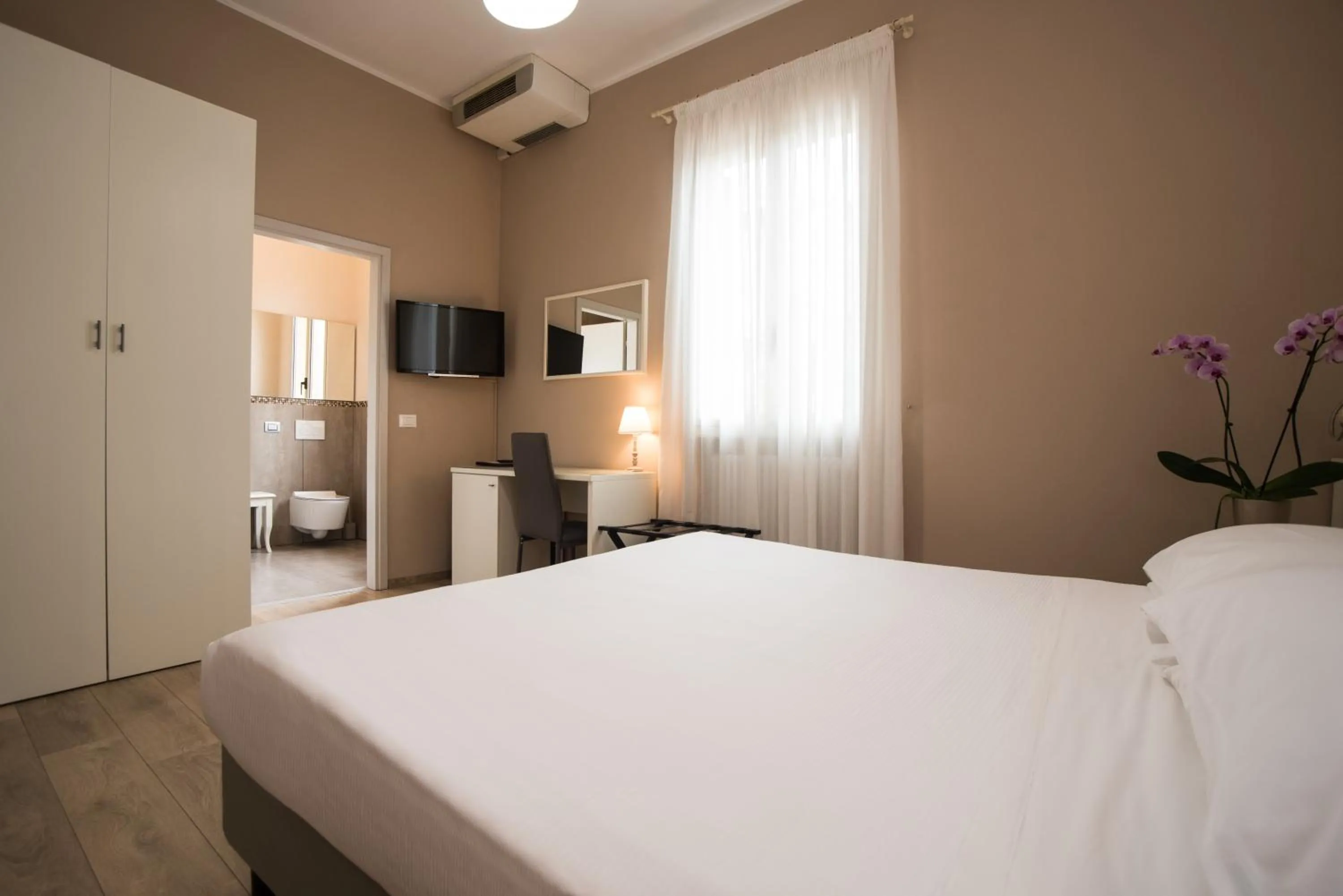 Bedroom, Bed in Hotel Ristorante Ala d'Oro