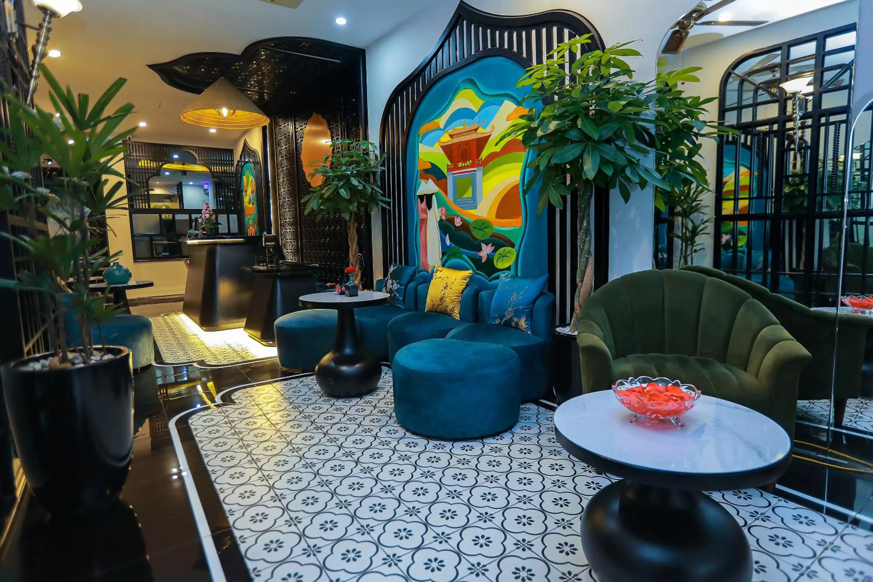 Seating area in Hanoi Center Silk Hotel & Travel