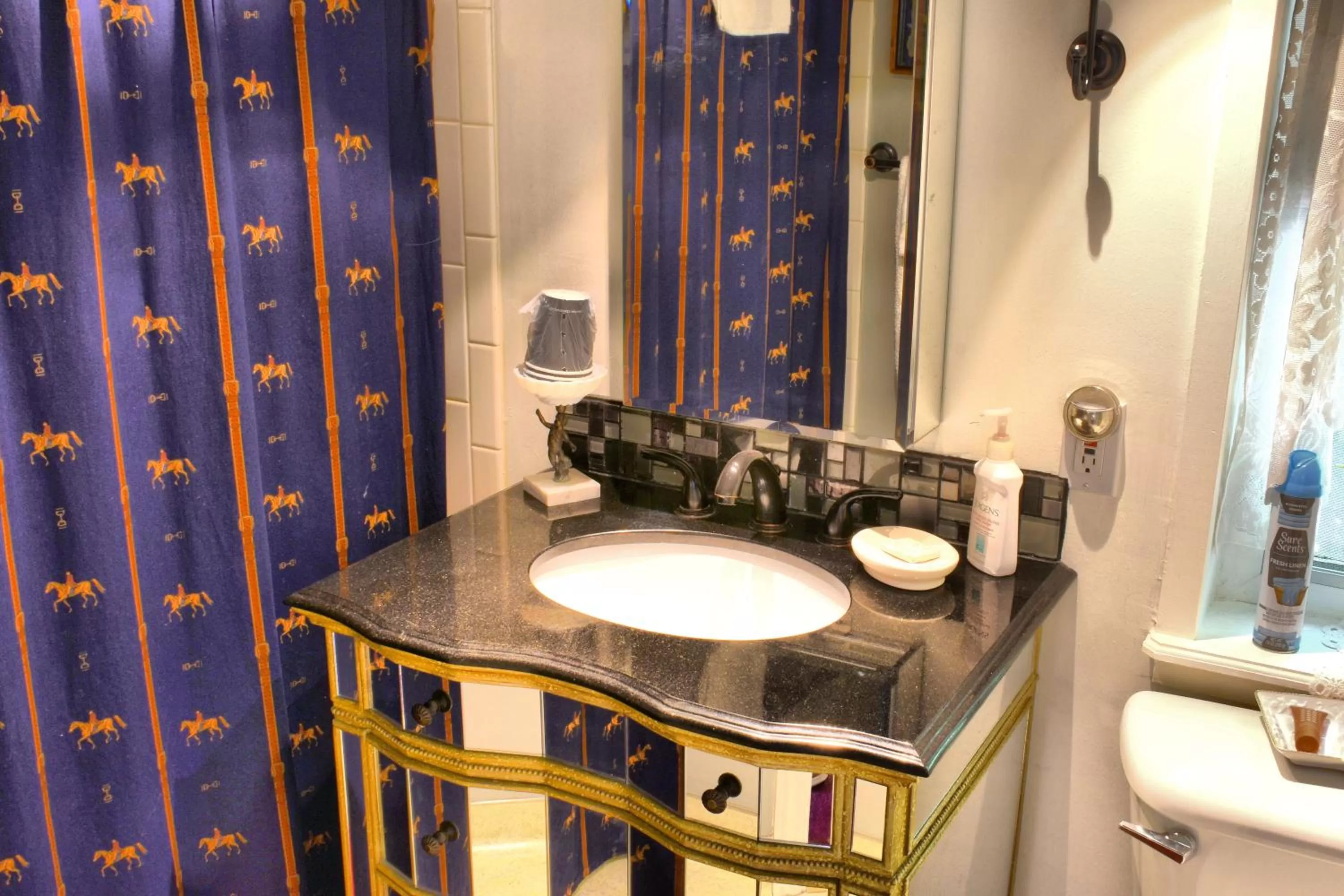 Bathroom in Bard's Inn