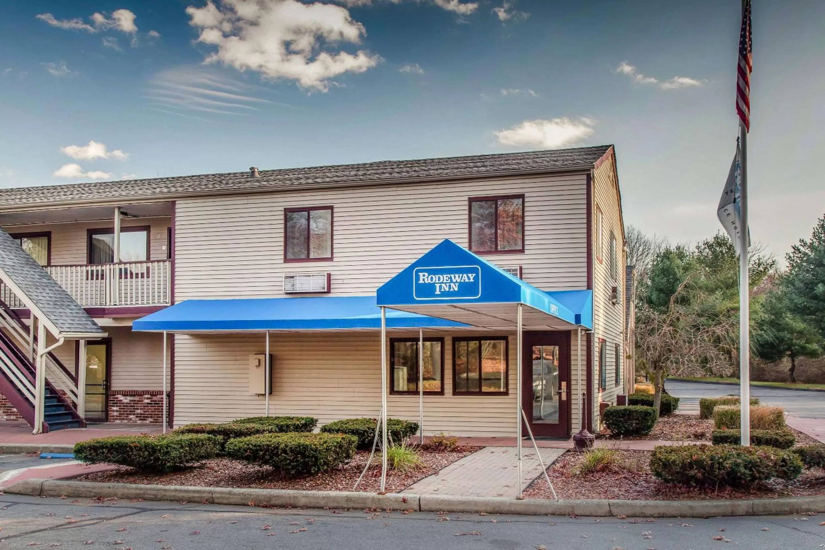 Property building in Rodeway Inn Groton - New London