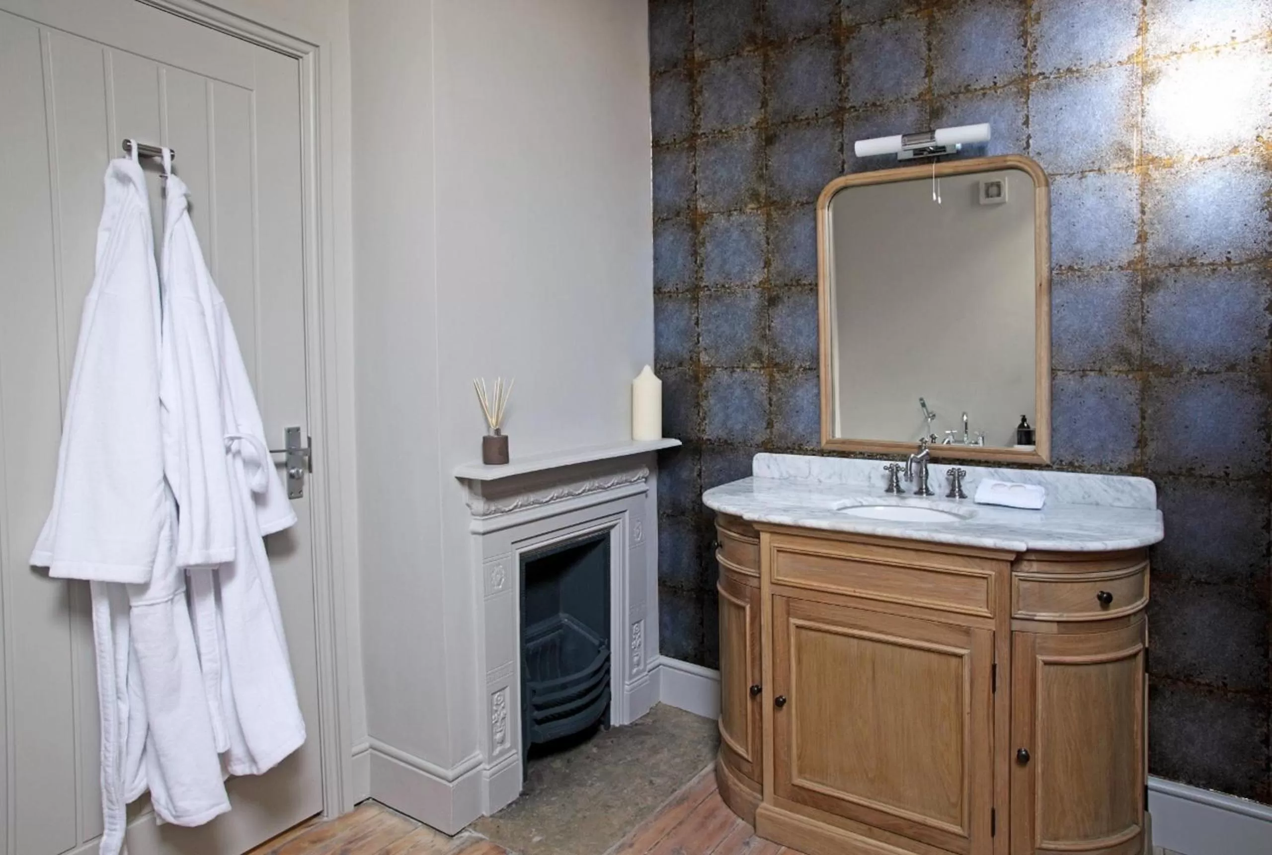 Bathroom in No33 HUNSTANTON BOUTIQUE ROOMS
