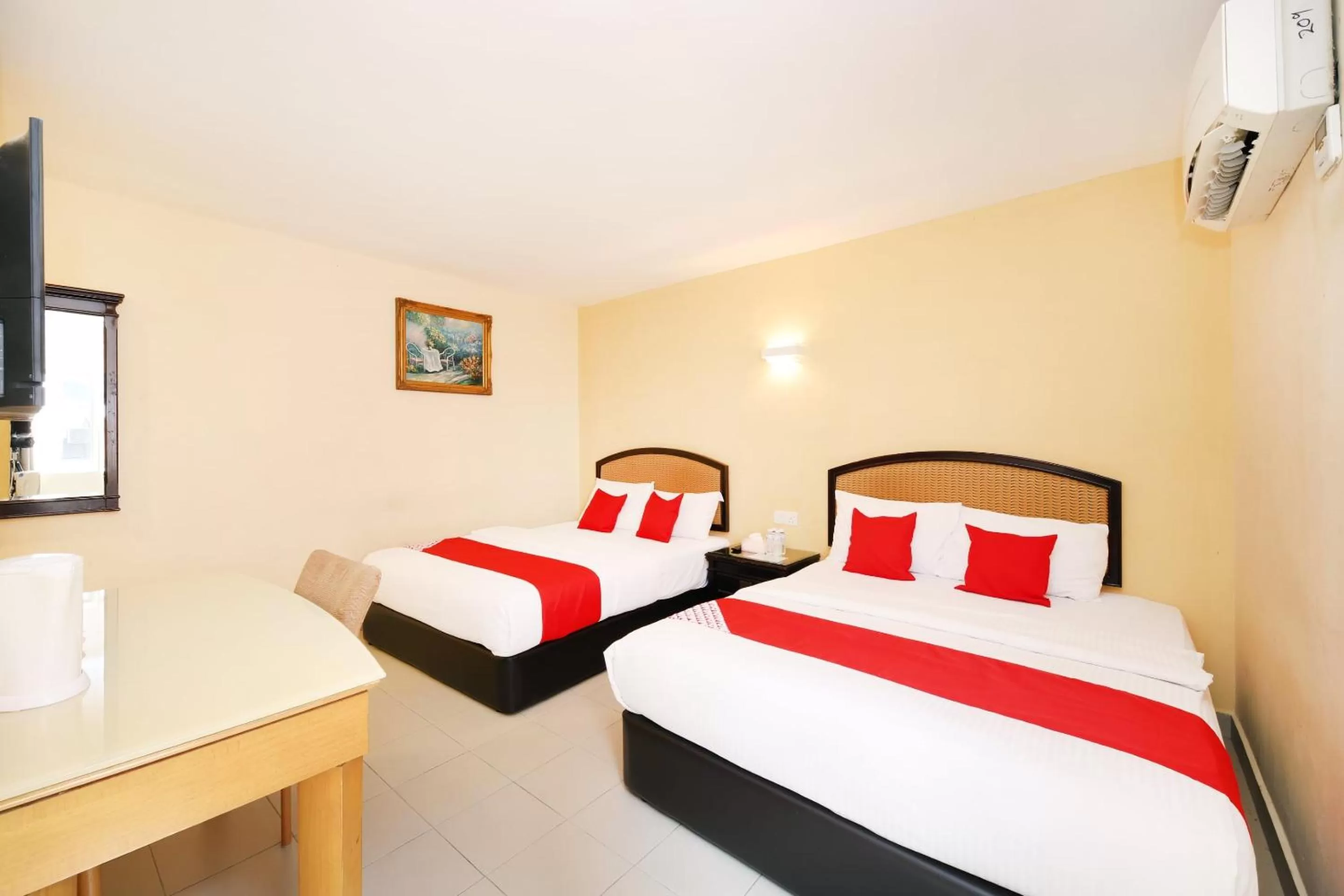 Bedroom in Super OYO 635 Seven Days Hotel