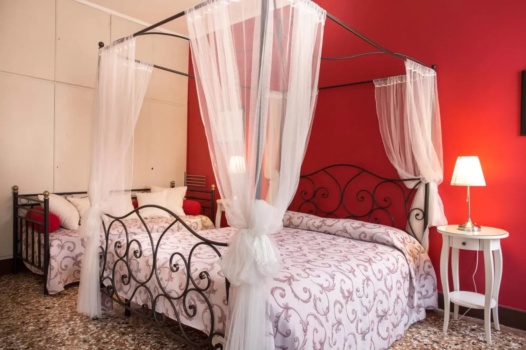 Double Room with Private External Bathroom in Ca' Santo Spirito B&B Double Room with Private External Bathroom in Ca' Santo Spirito B&B