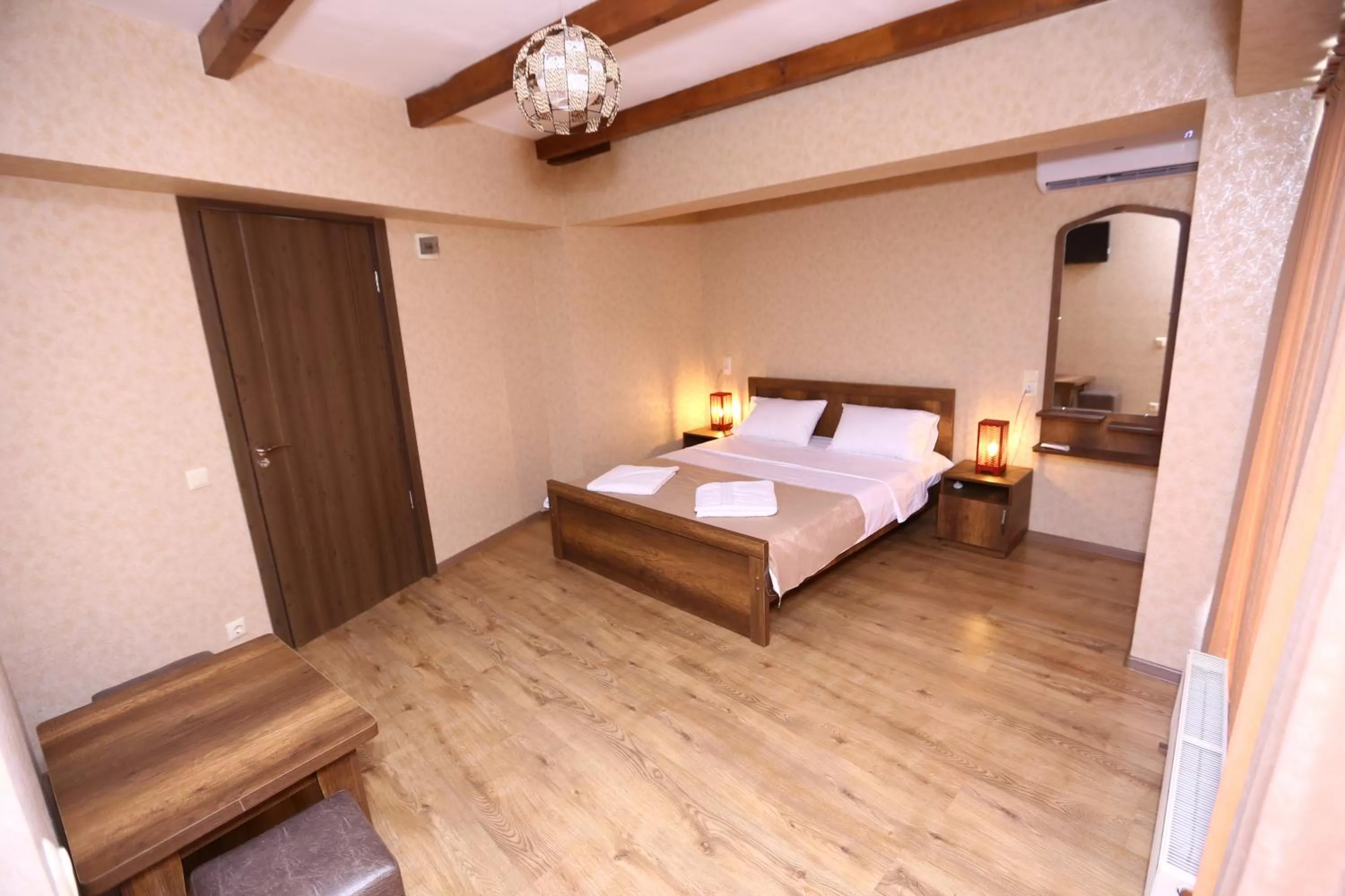 River view, Bed in Hotel Traveler