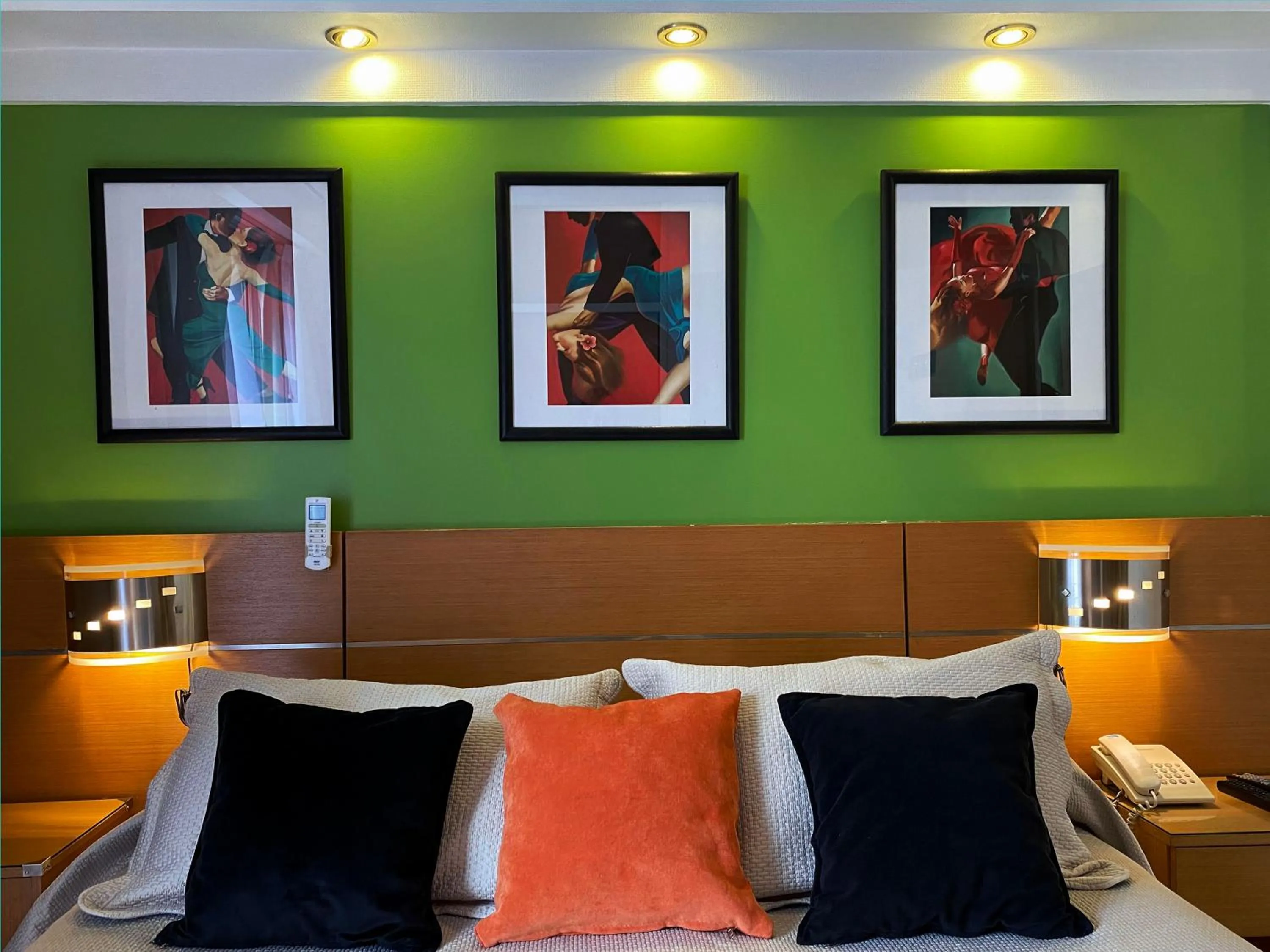 Bed in Sarmiento Palace Hotel