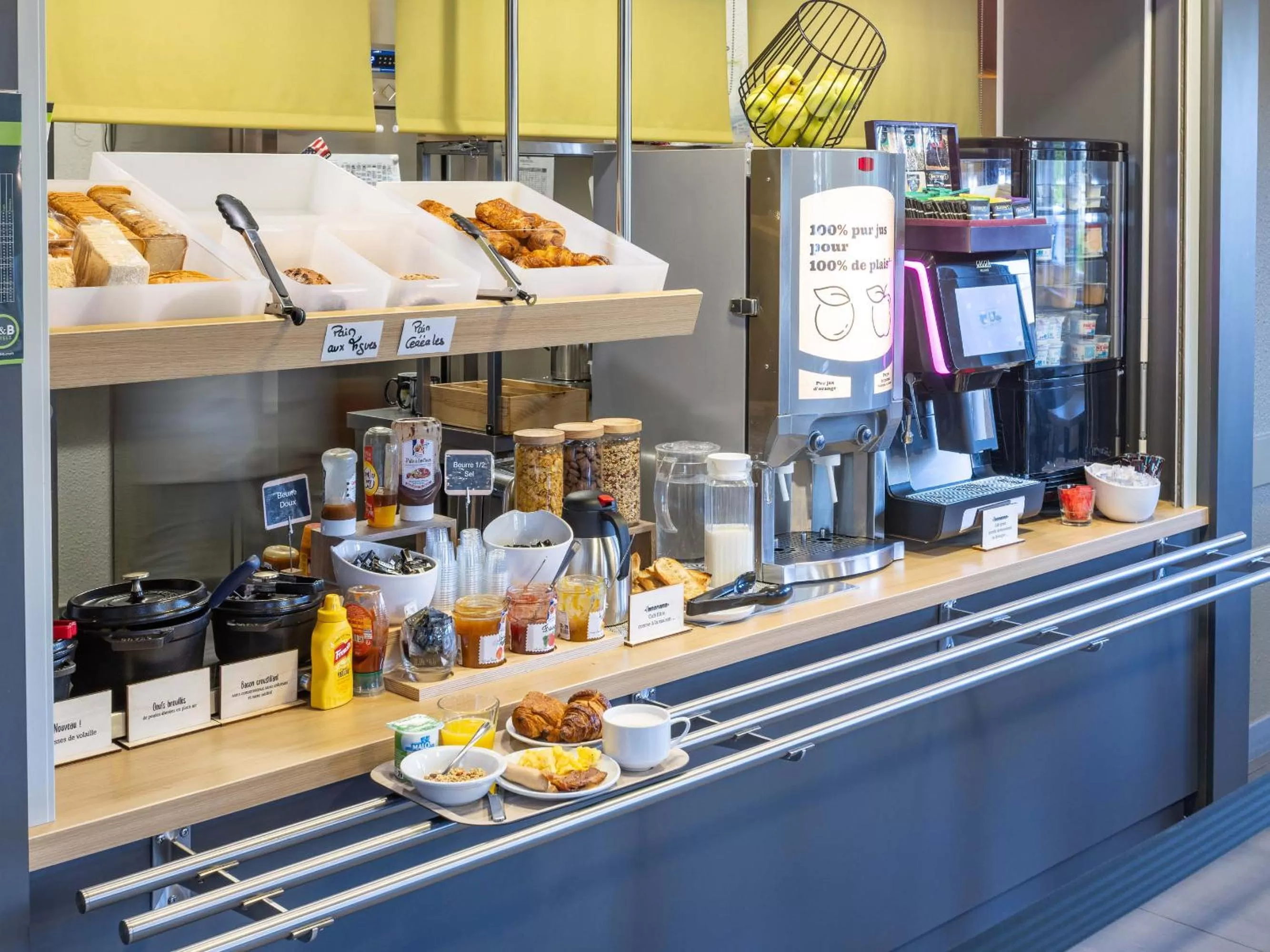 Breakfast in B&B HOTEL Rennes Est Cesson Sévigné