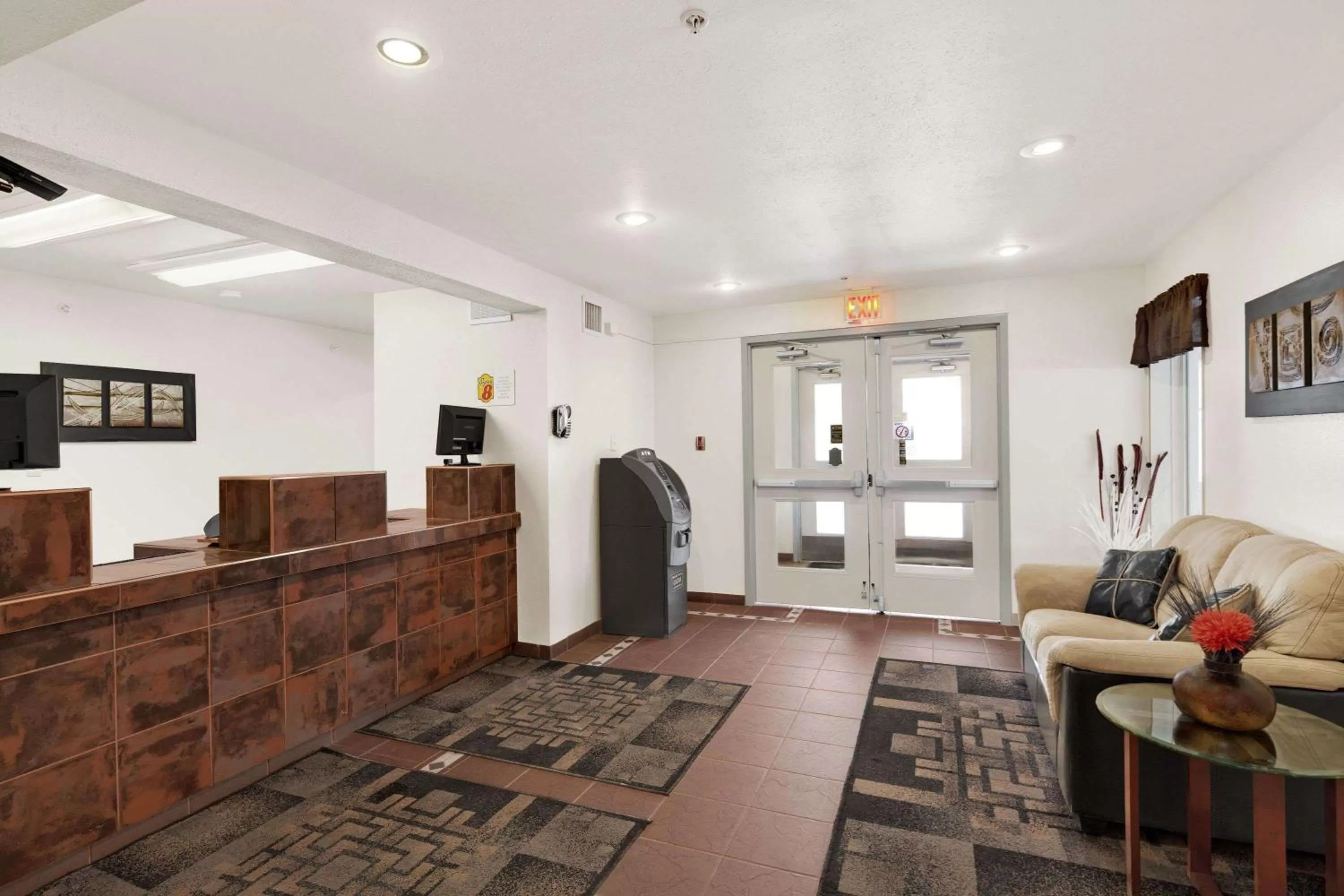 Lobby or reception in Super 8 by Wyndham Swift Current