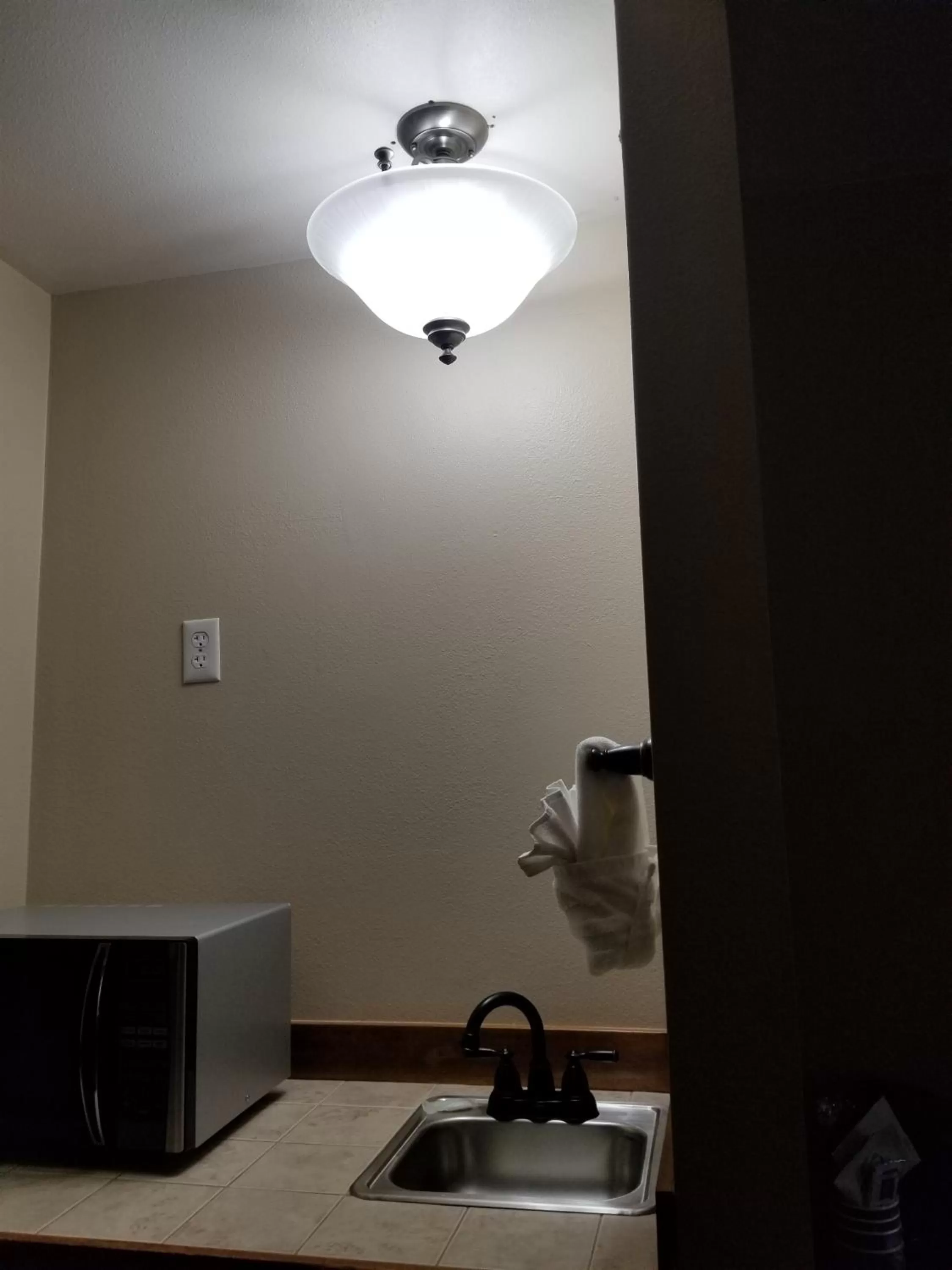 minibar in Cedars Inn