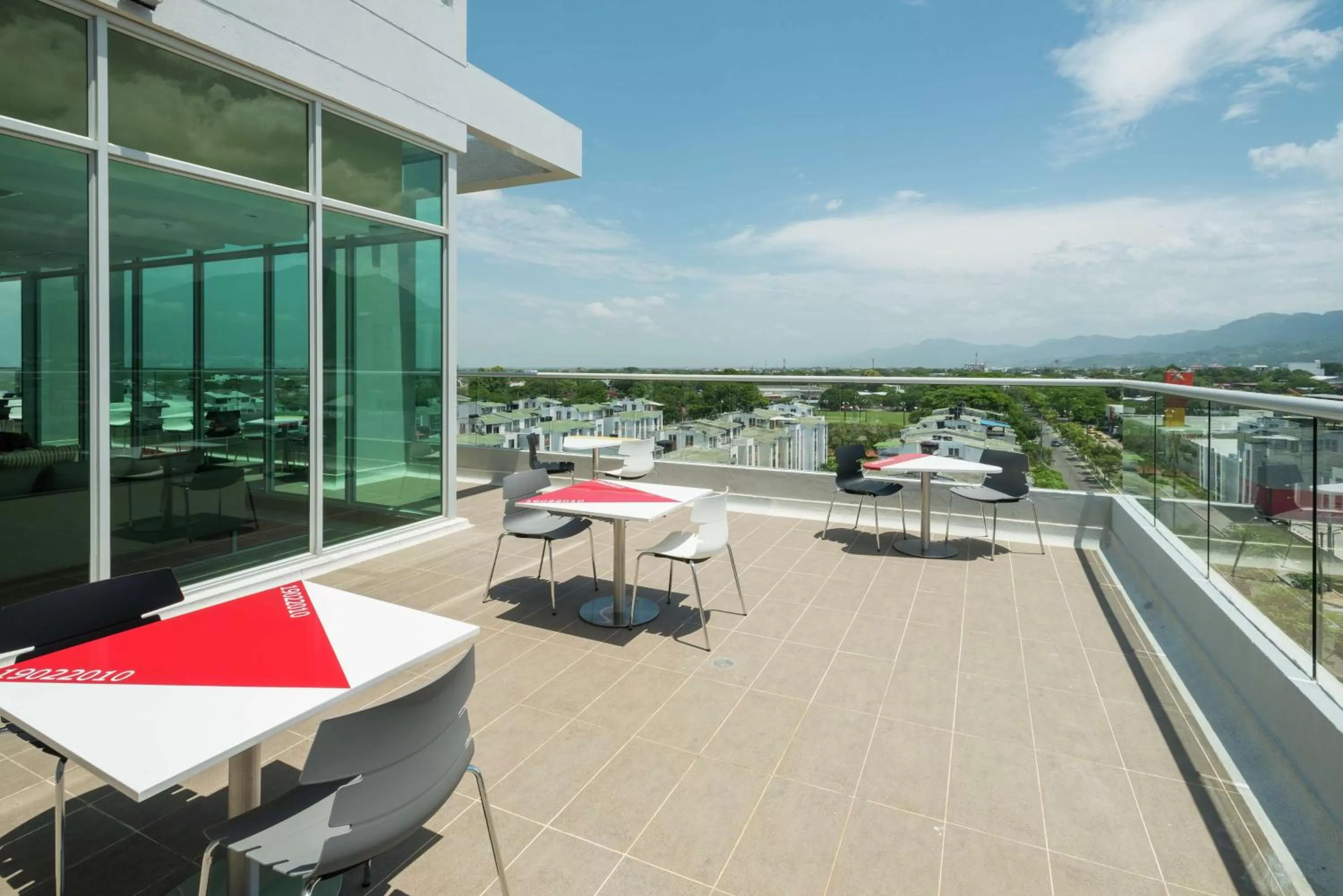 Balcony/Terrace in Hampton By Hilton Yopal