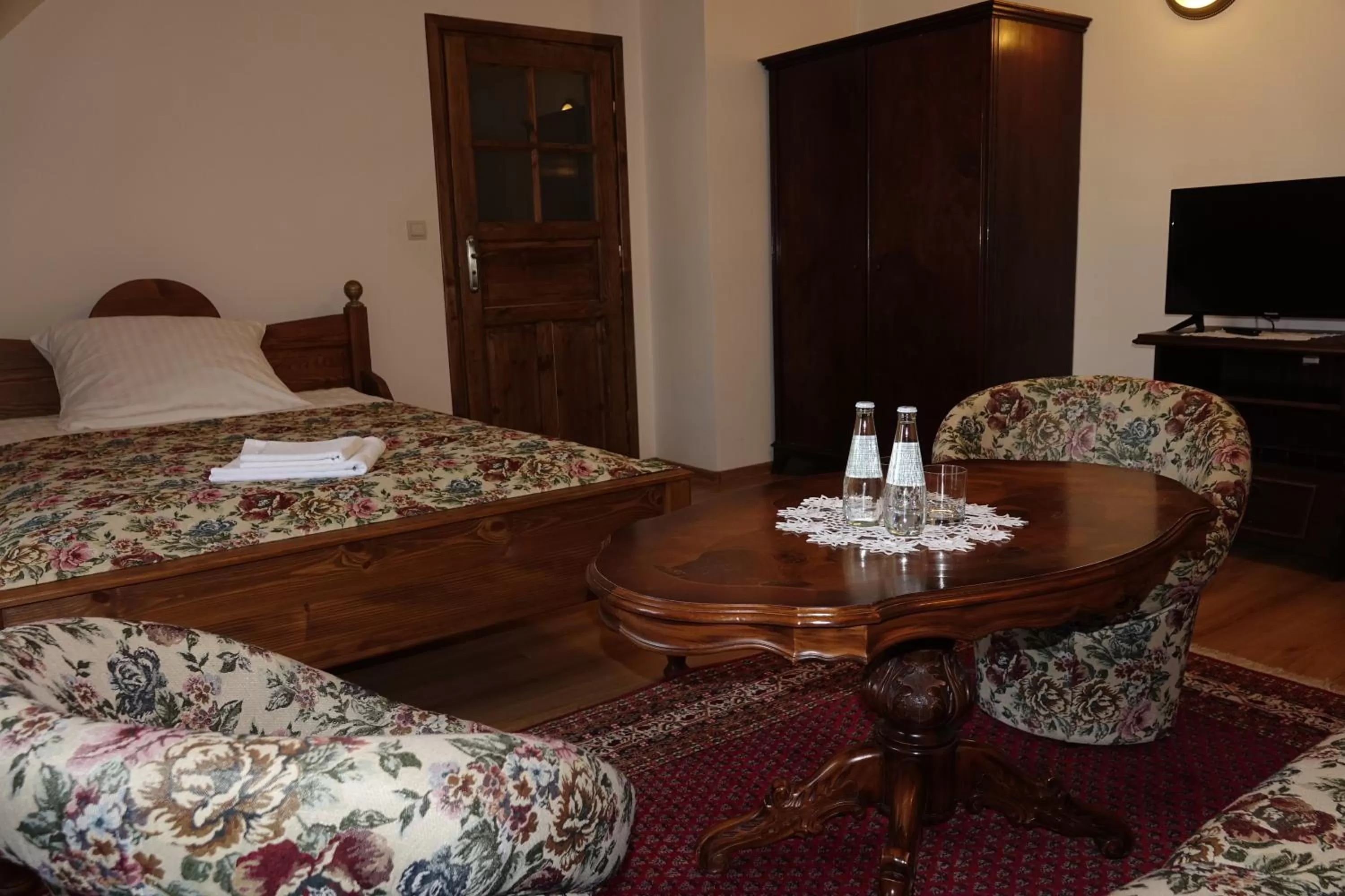 Bed in Gościniec Dworski w Ropie