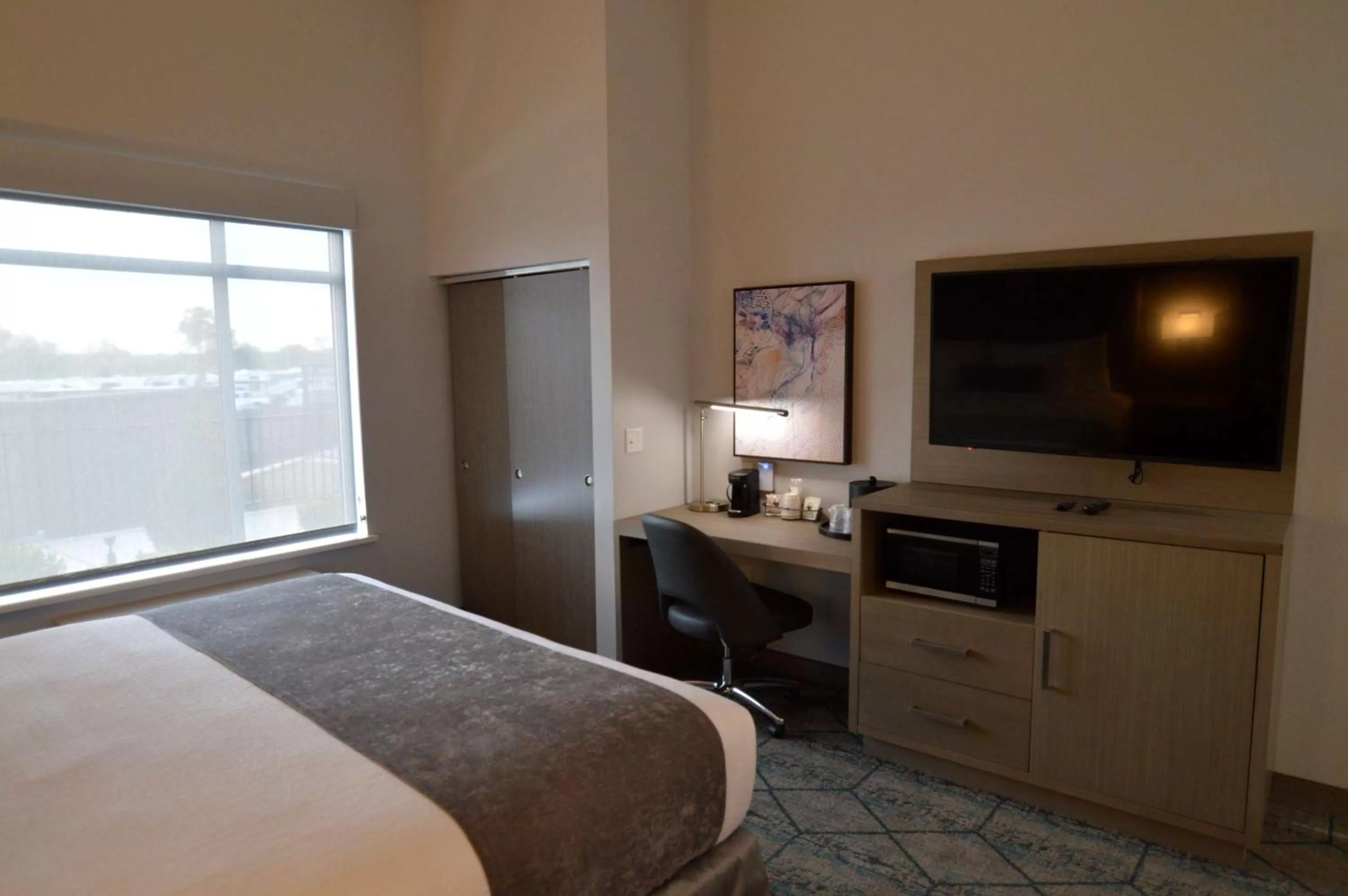 Photo of the whole room, Bed in Best Western Plus Executive Residency Oklahoma City I-35