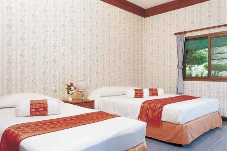 Photo of the whole room, Bed in Samroiyod Holiday Resort