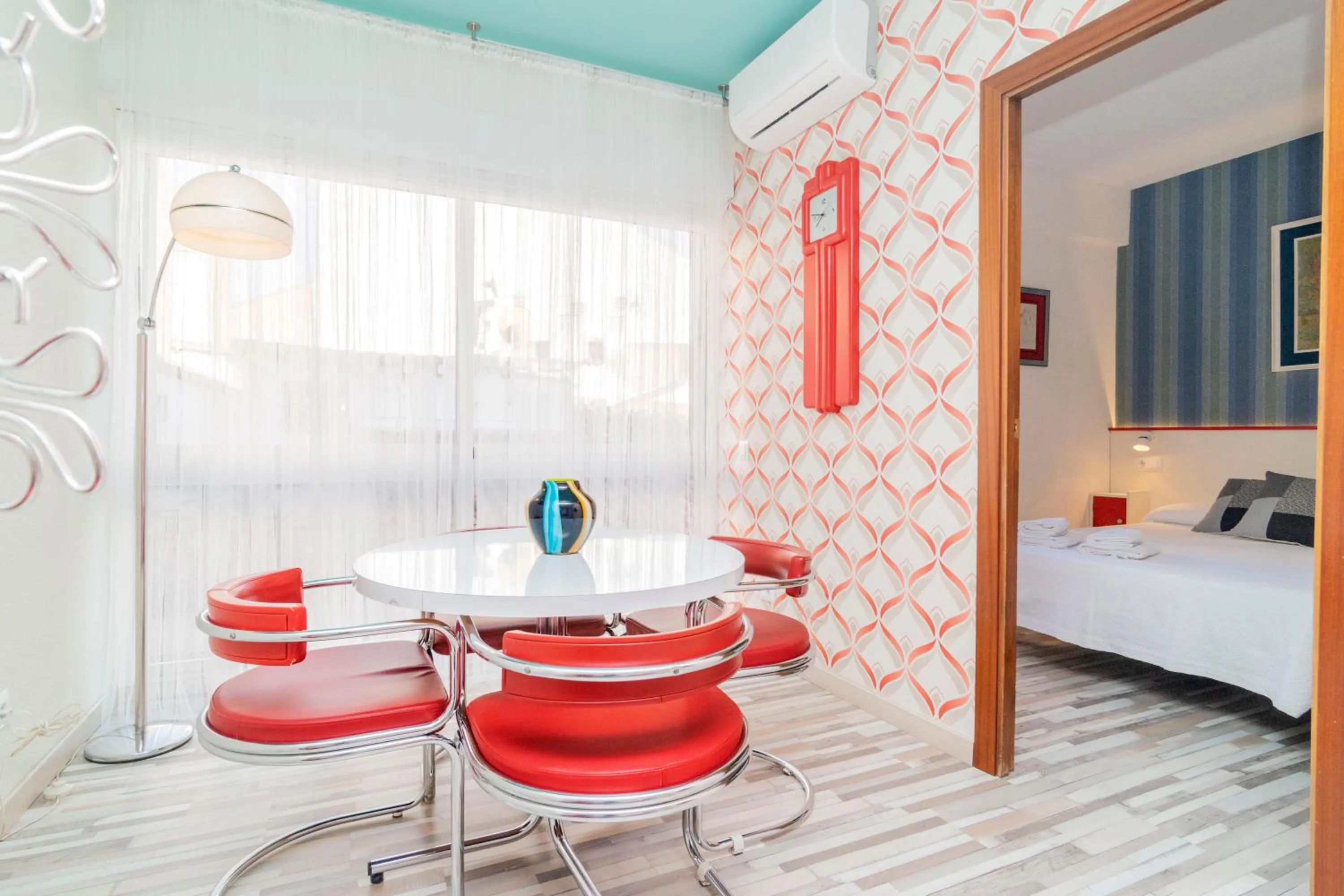 Dining area, Bed in Far Home Gran Vía