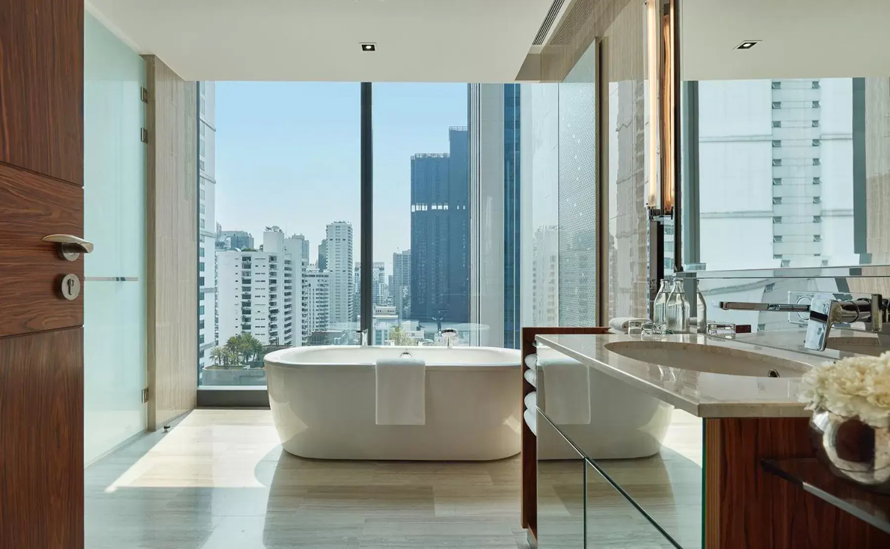 Deluxe King Room - Club Access in Hyatt Regency Bangkok Sukhumvit Deluxe King Room - Club Access in Hyatt Regency Bangkok Sukhumvit